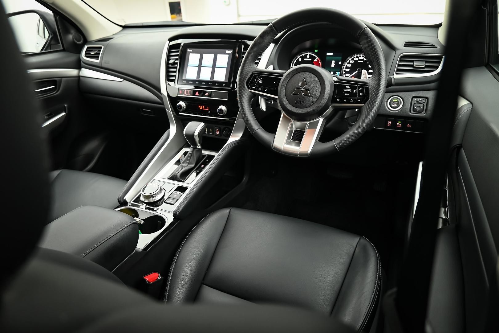 Mitsubishi Pajero Sport image 4