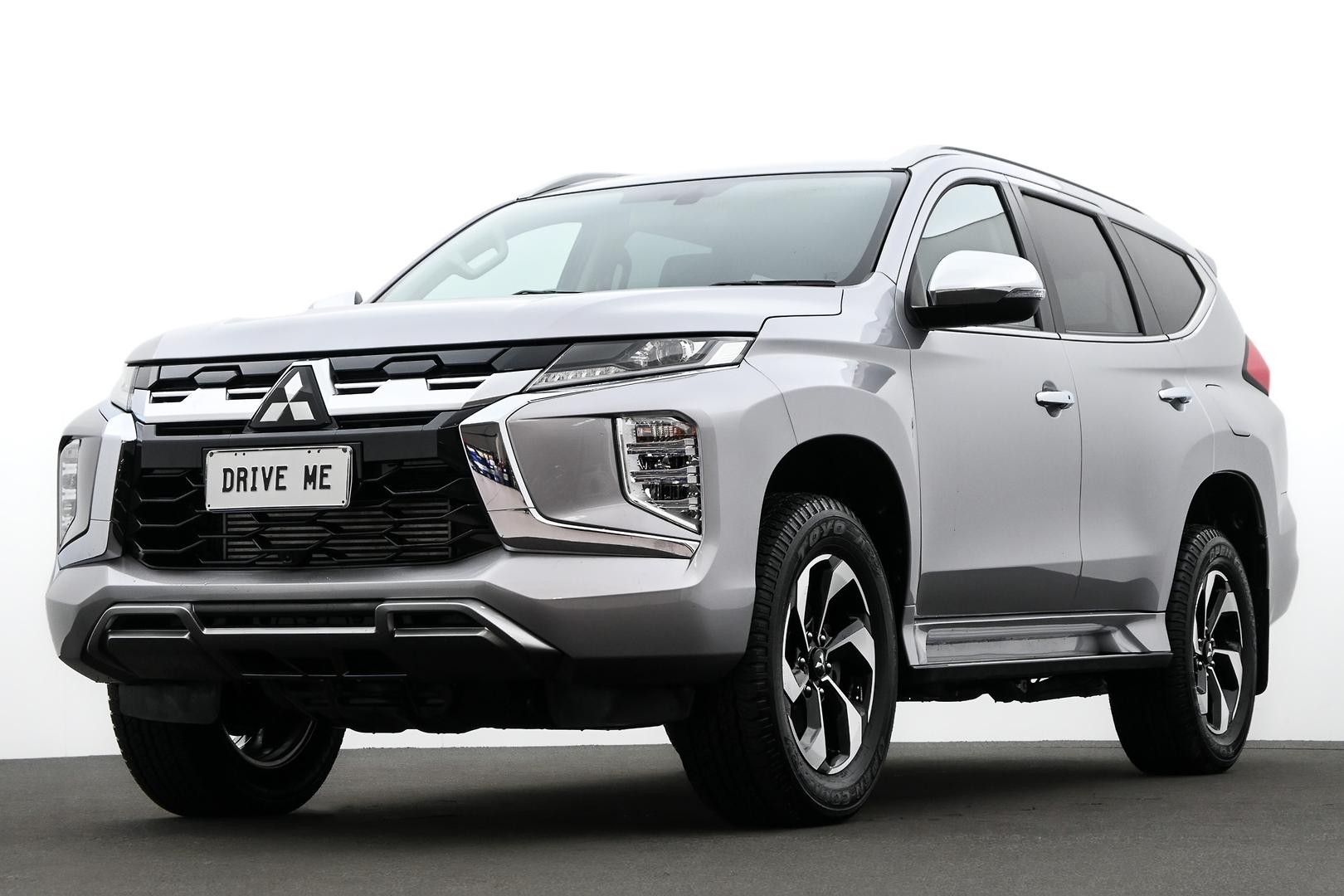 Mitsubishi Pajero Sport image 1