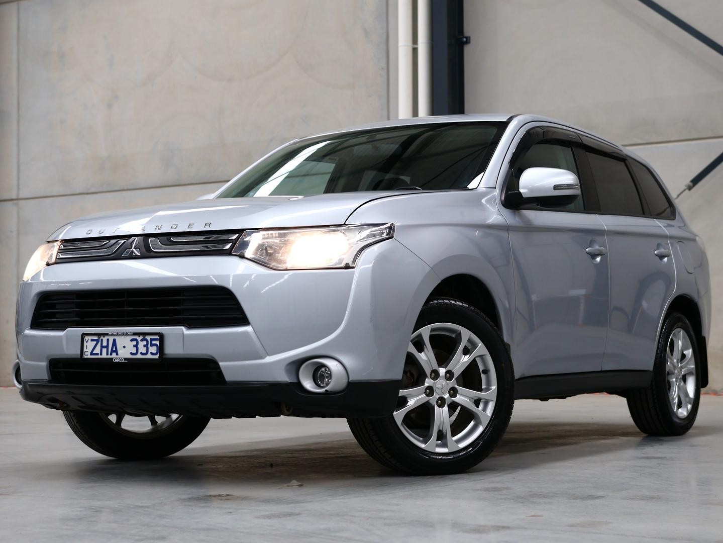 Mitsubishi Outlander image 3