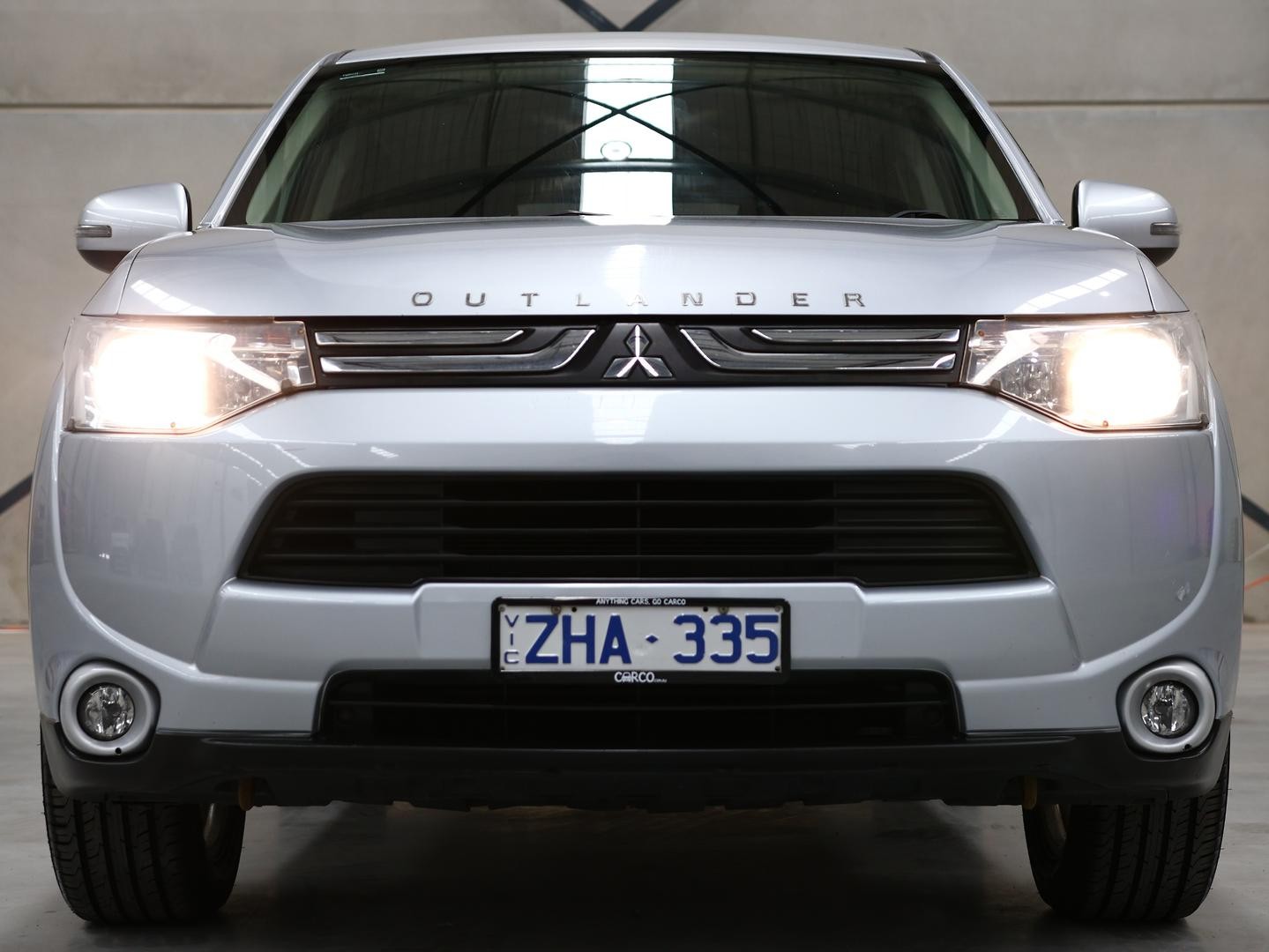 Mitsubishi Outlander image 2