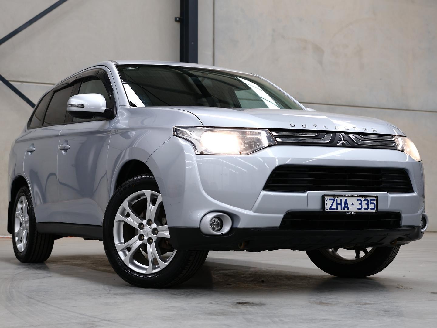 Mitsubishi Outlander image 1