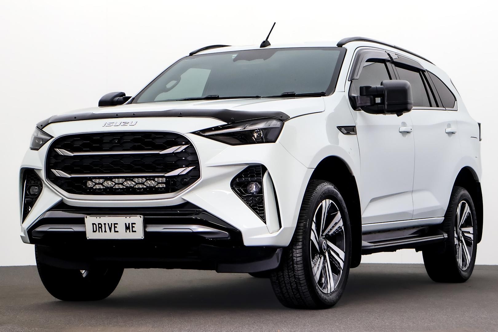 Isuzu Mu-x image 1