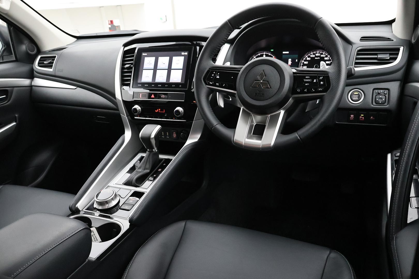 Mitsubishi Pajero Sport image 4