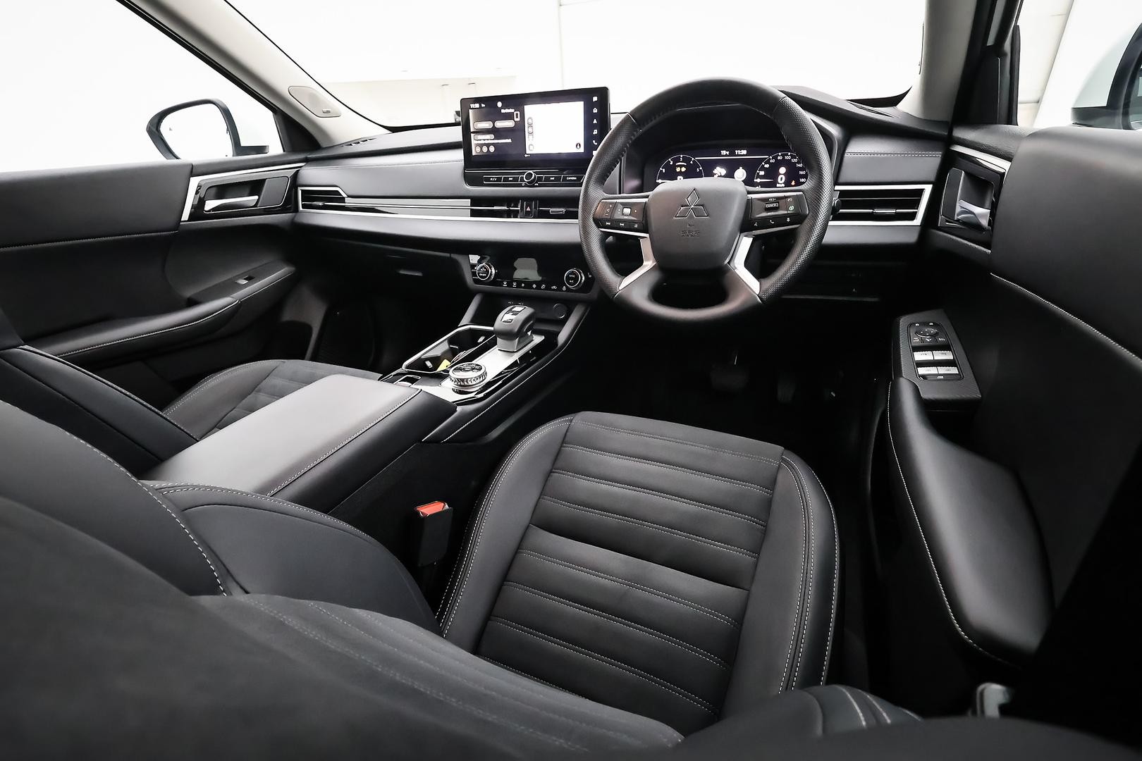 Mitsubishi Outlander image 4