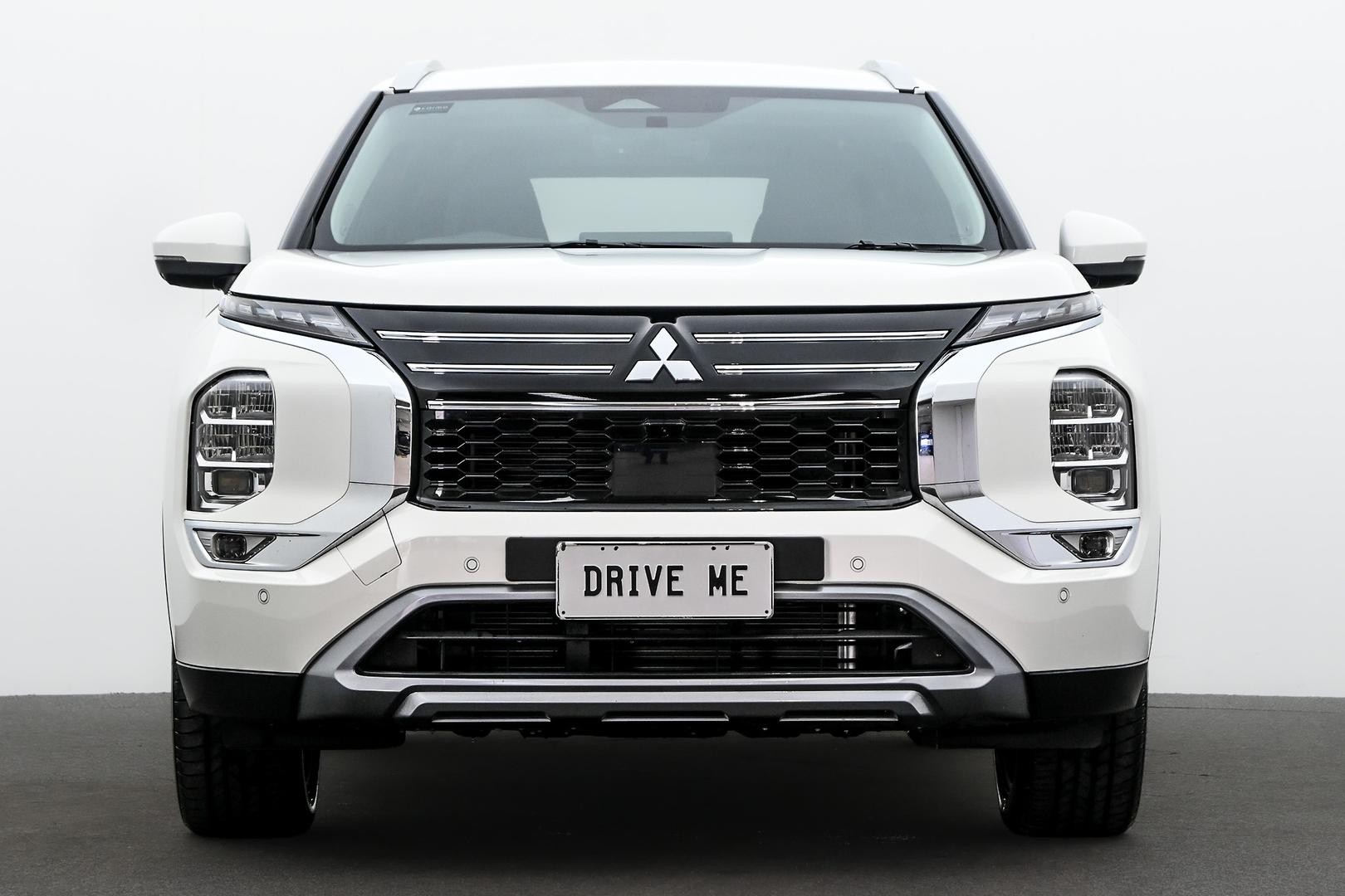Mitsubishi Outlander image 2