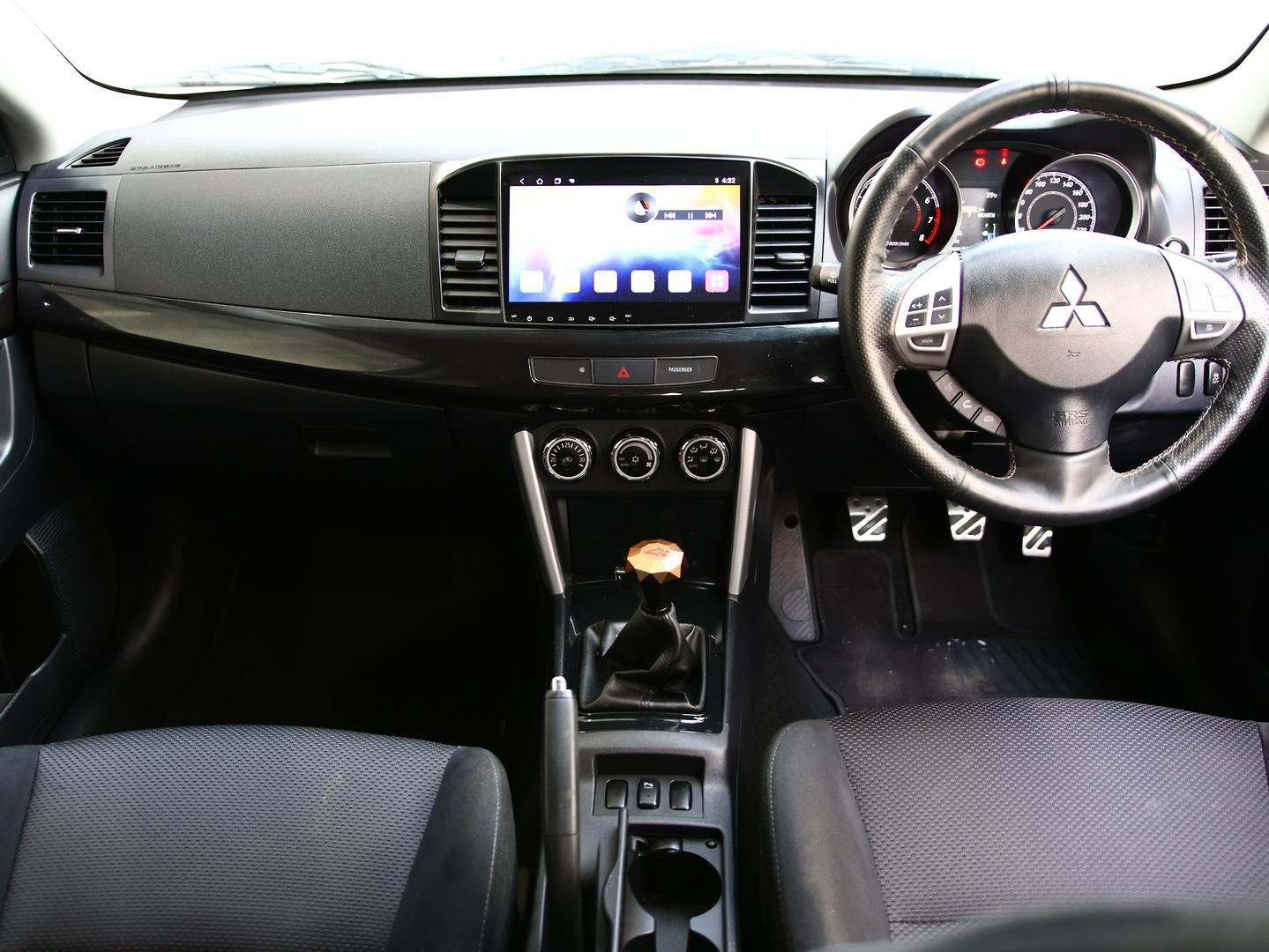 Mitsubishi Lancer image 4