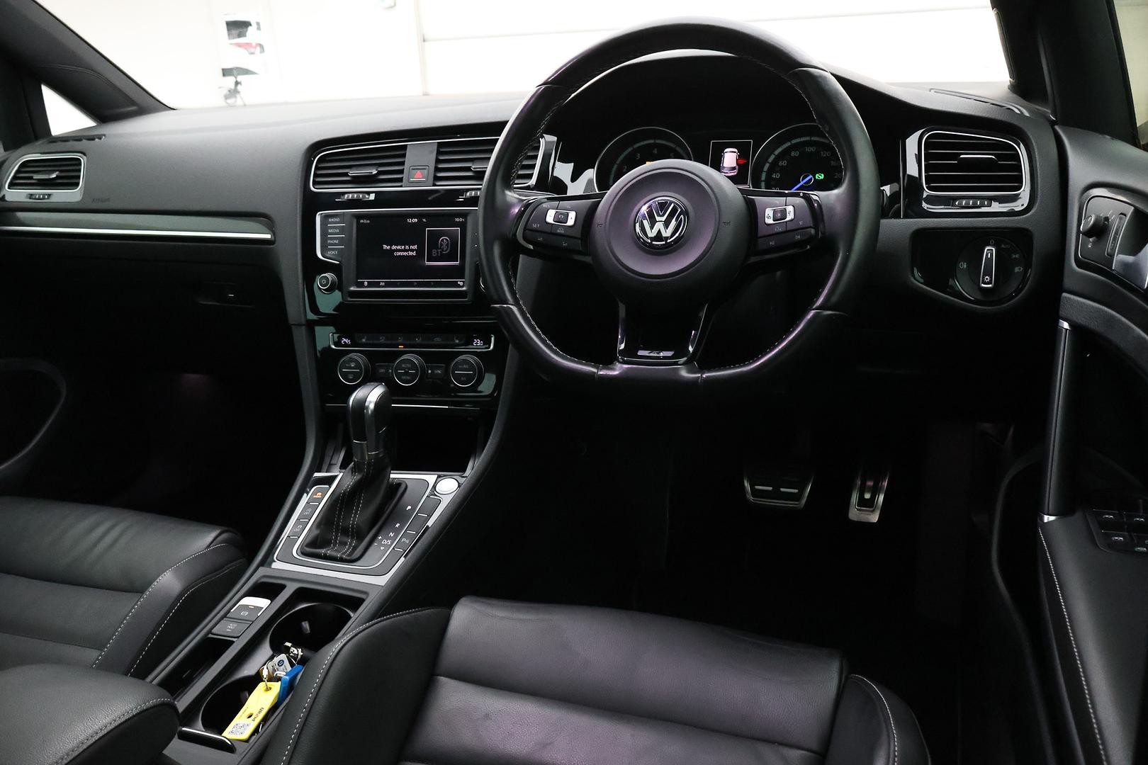 Volkswagen Golf image 4