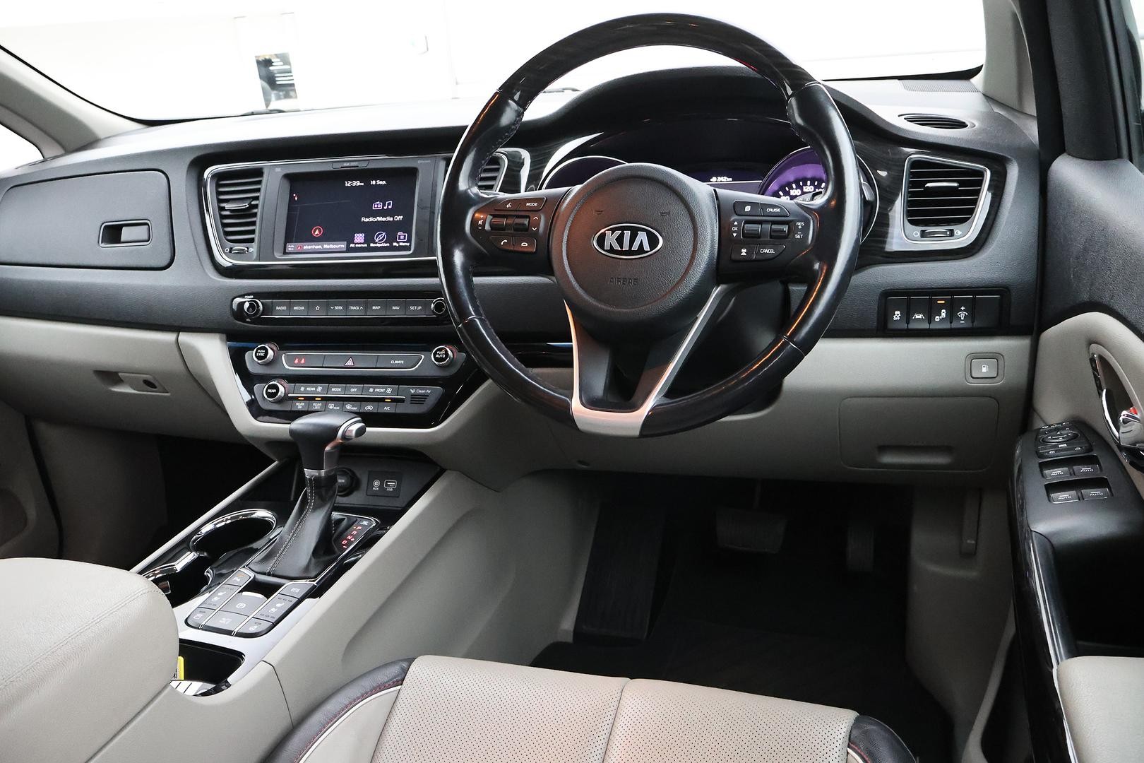 Kia Carnival image 4