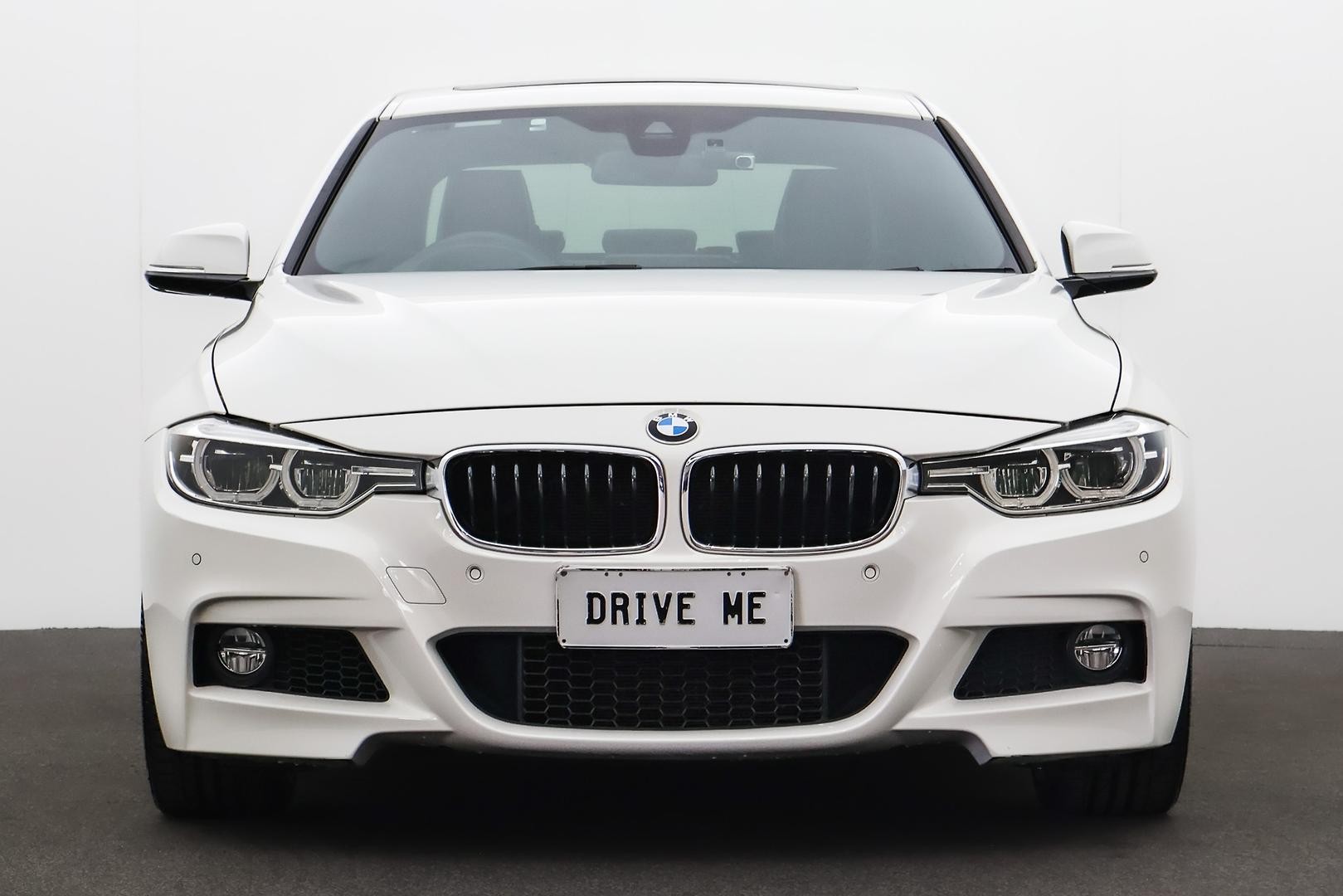 BMW 3 Series image 2