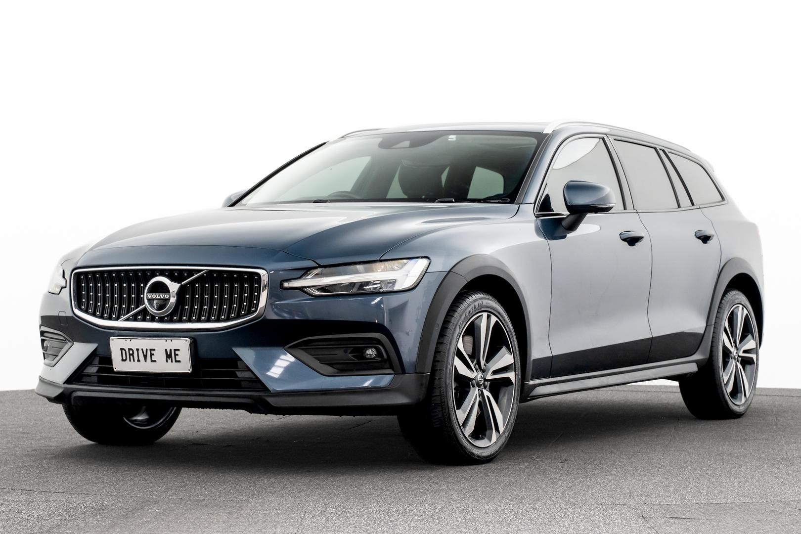 Volvo V60 Cross Country image 1