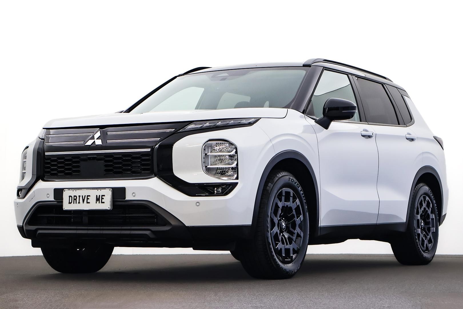 Mitsubishi Outlander image 1