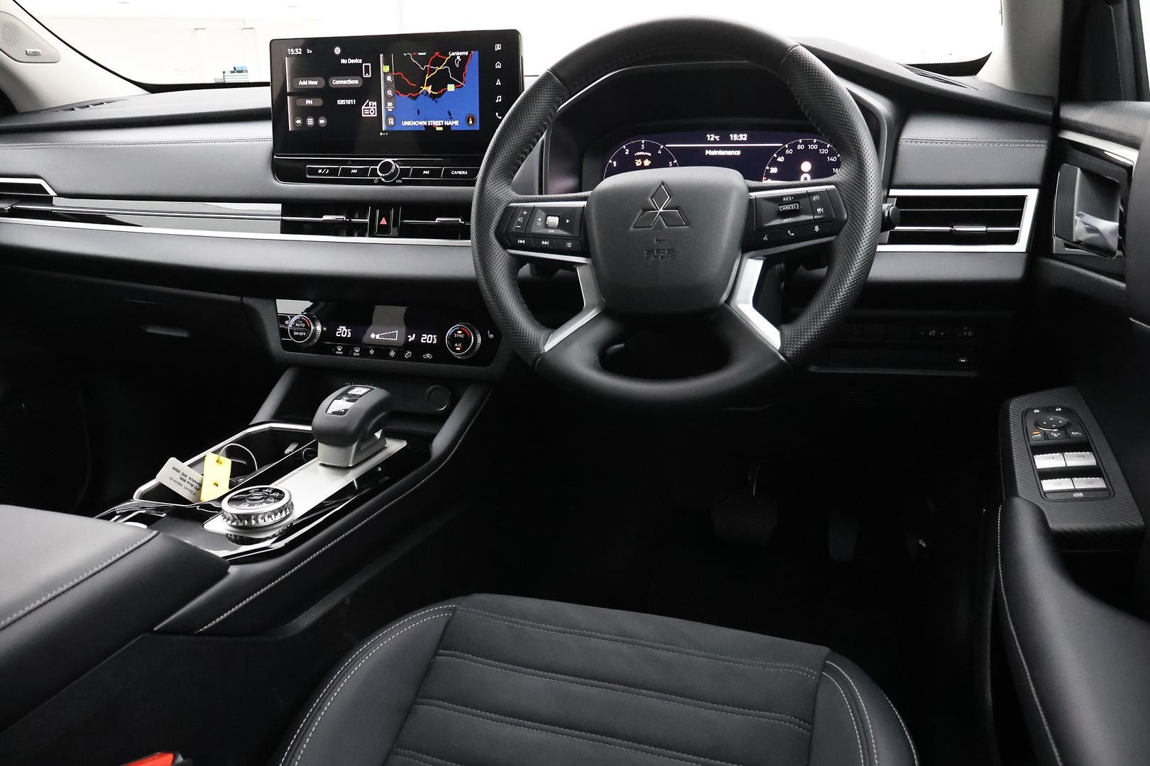 Mitsubishi Outlander image 4