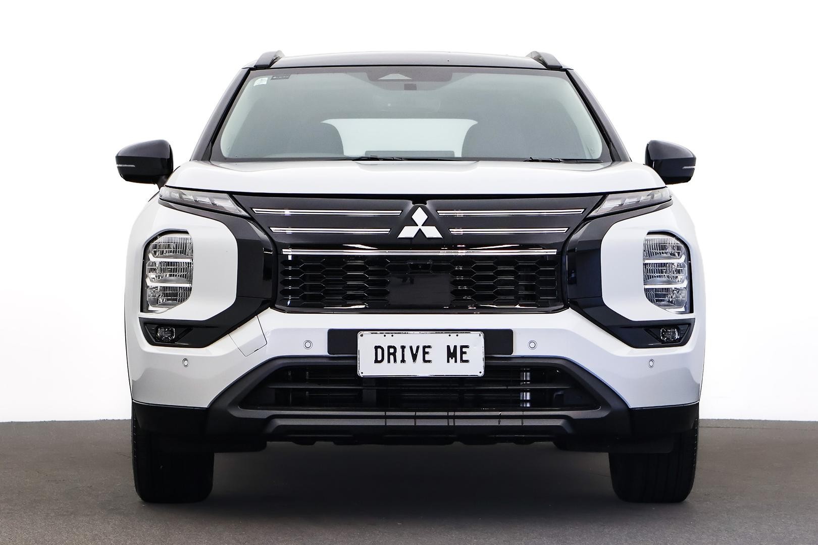 Mitsubishi Outlander image 2