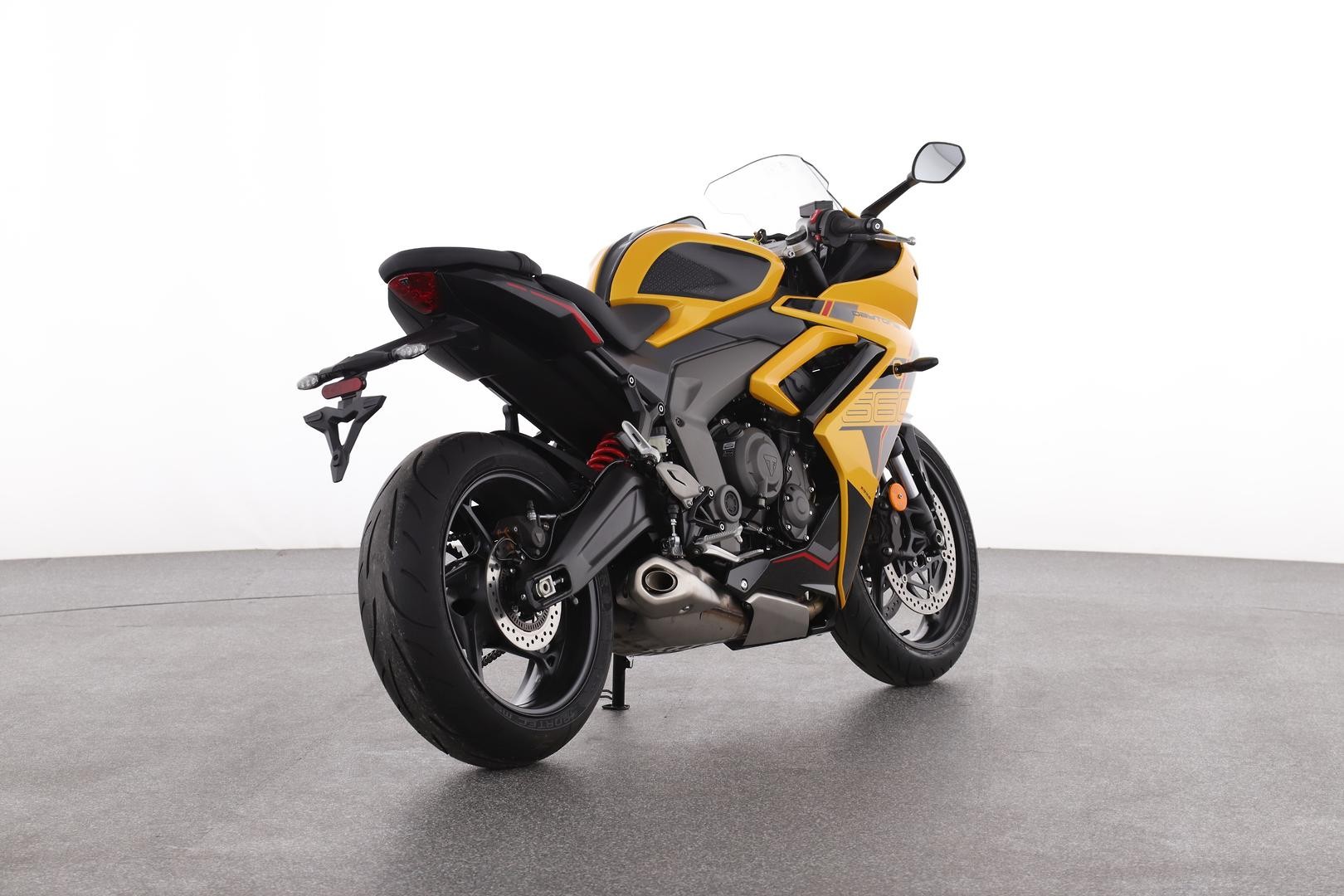 Triumph Daytona 660 Lams image 4