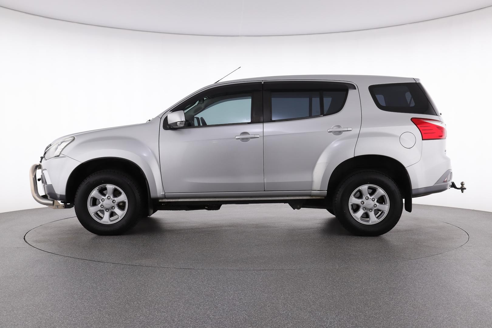 Isuzu Mu-x image 3