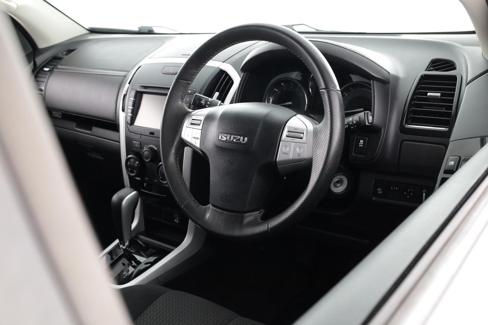 Isuzu Mu-x image 4