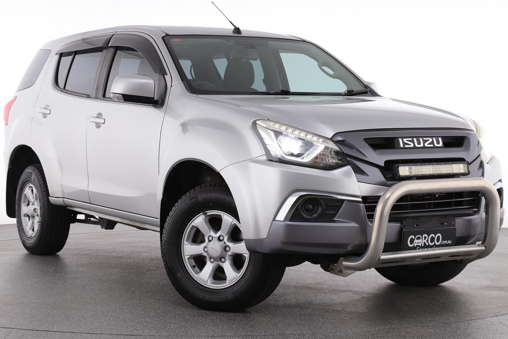 Isuzu Mu-x image 1