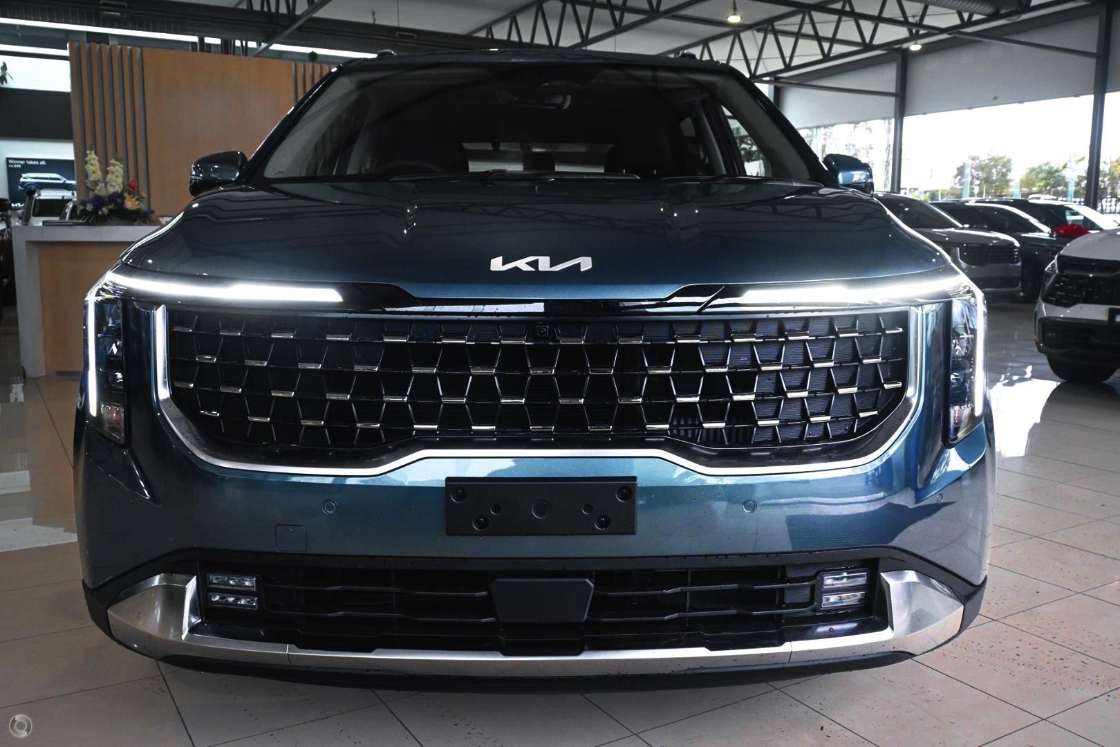 Kia Carnival image 2