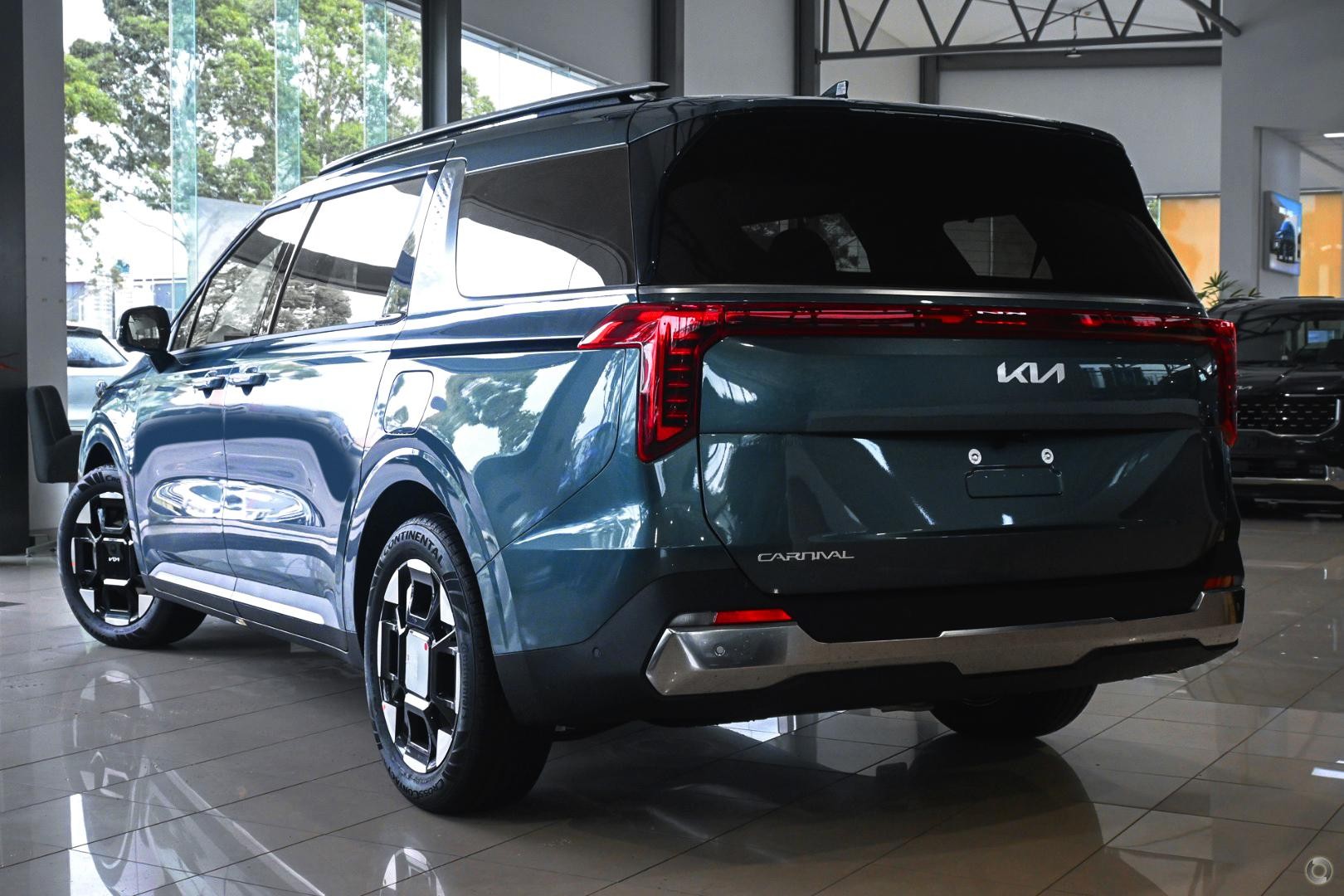 Kia Carnival image 4