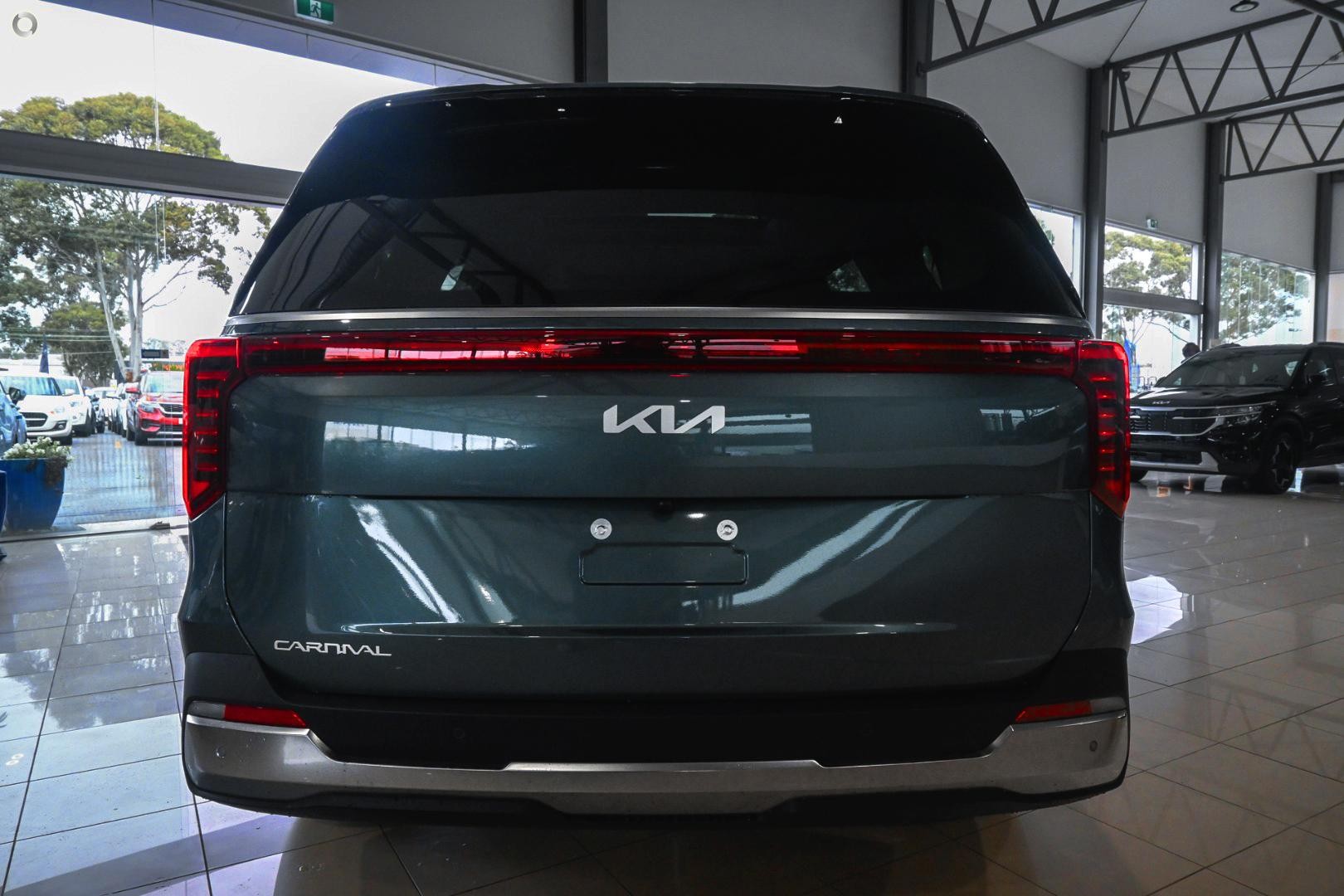 Kia Carnival image 3