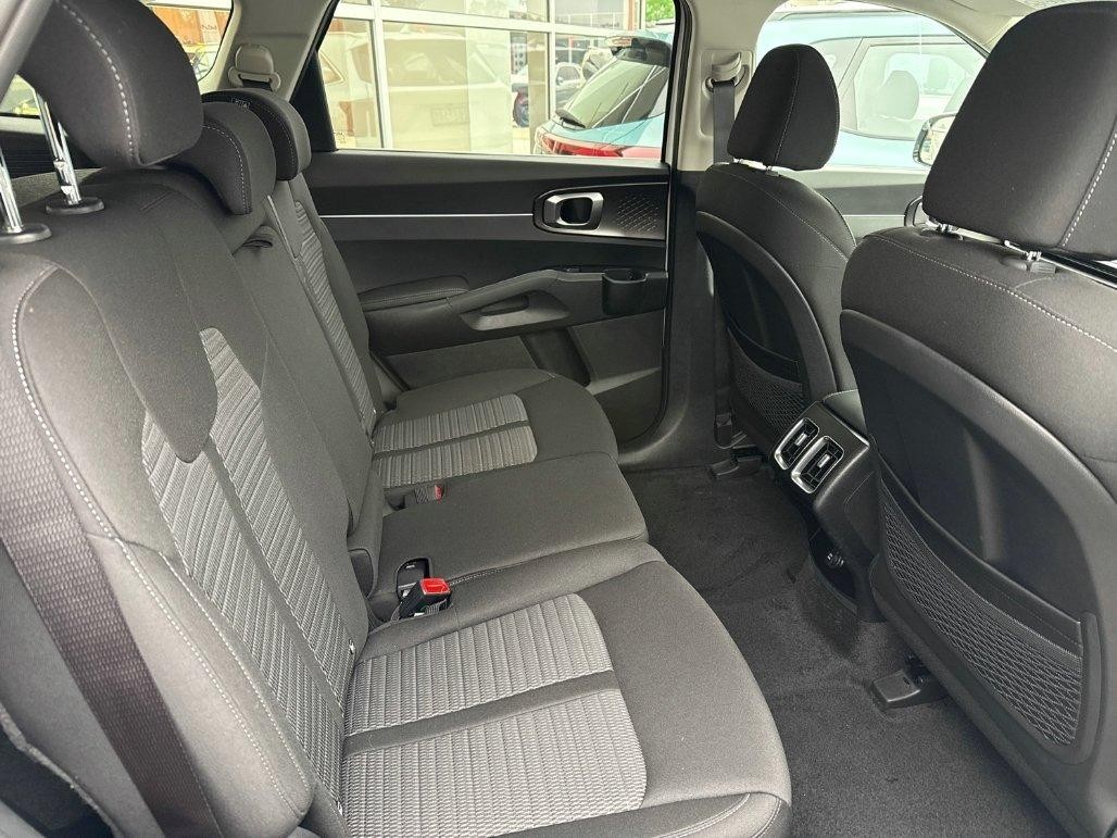 Kia Sorento image 4