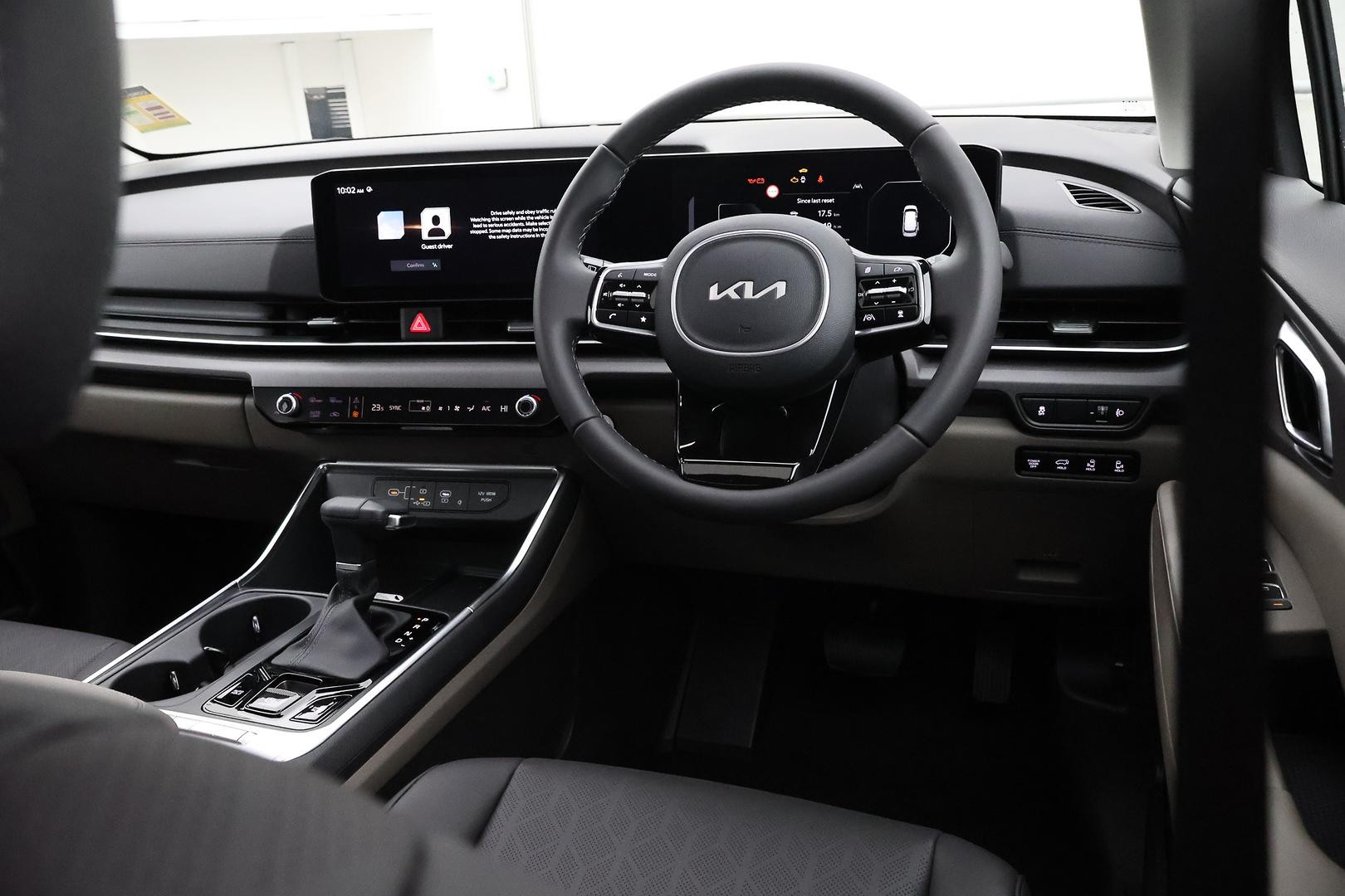 Kia Carnival image 4