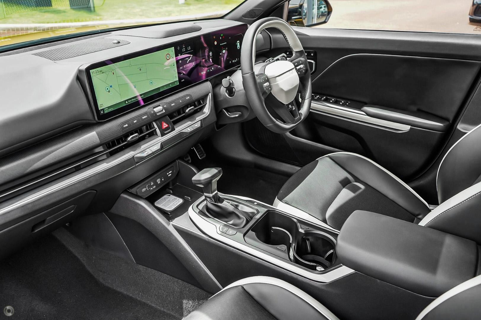 Kia K4 image 2