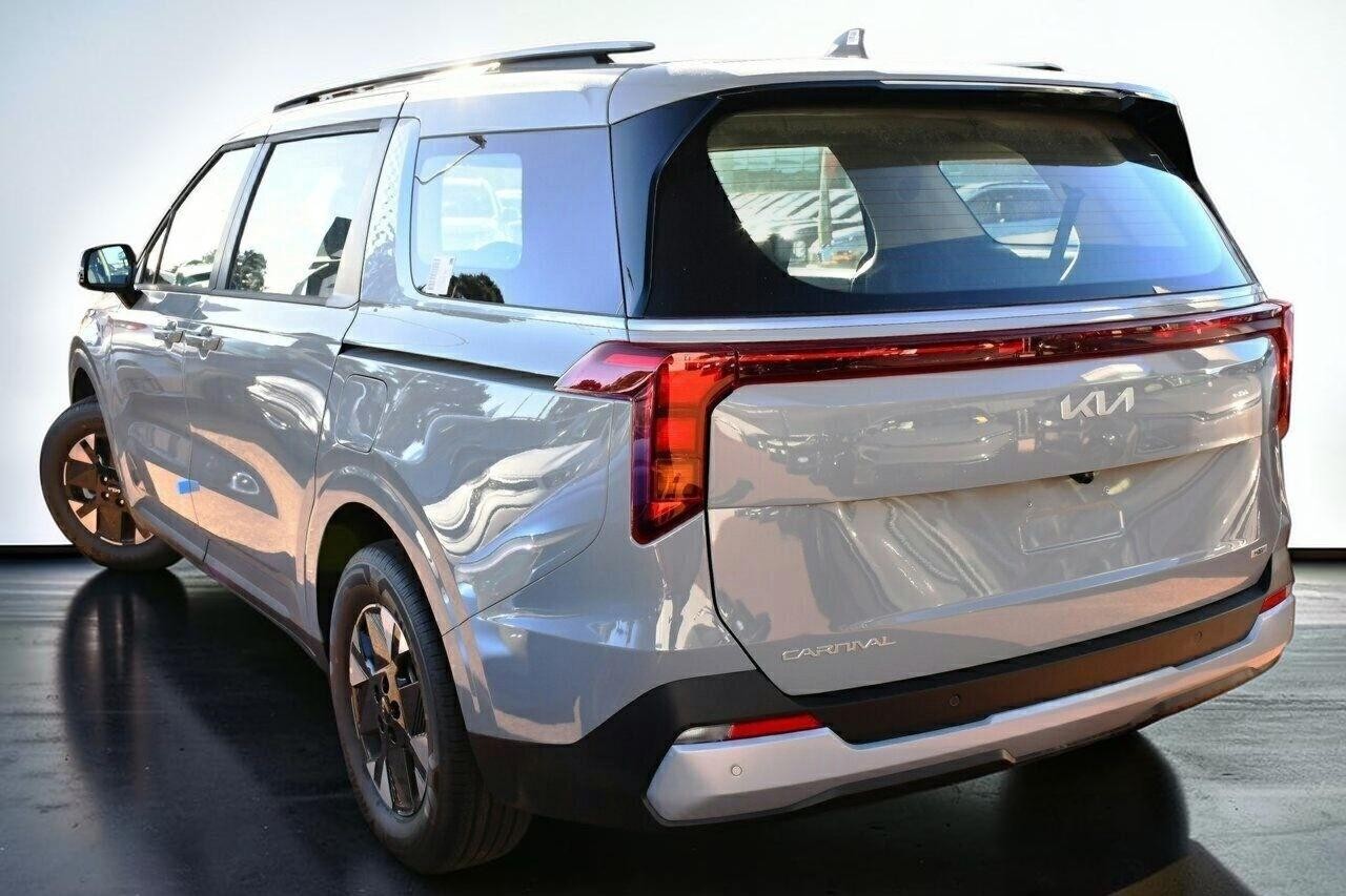 Kia Carnival image 2