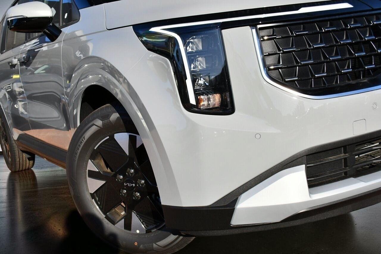 Kia Carnival image 4