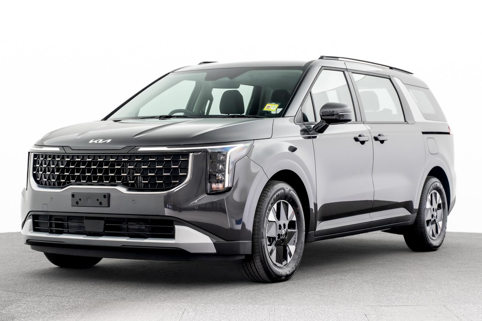 Kia Carnival image 1