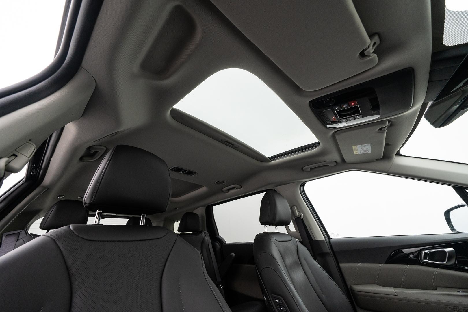 Kia Carnival image 4