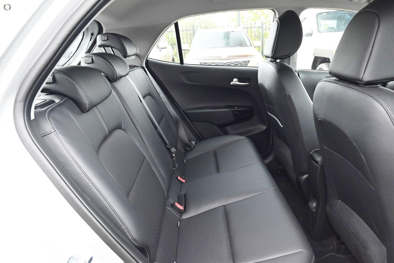 Kia Picanto image 1