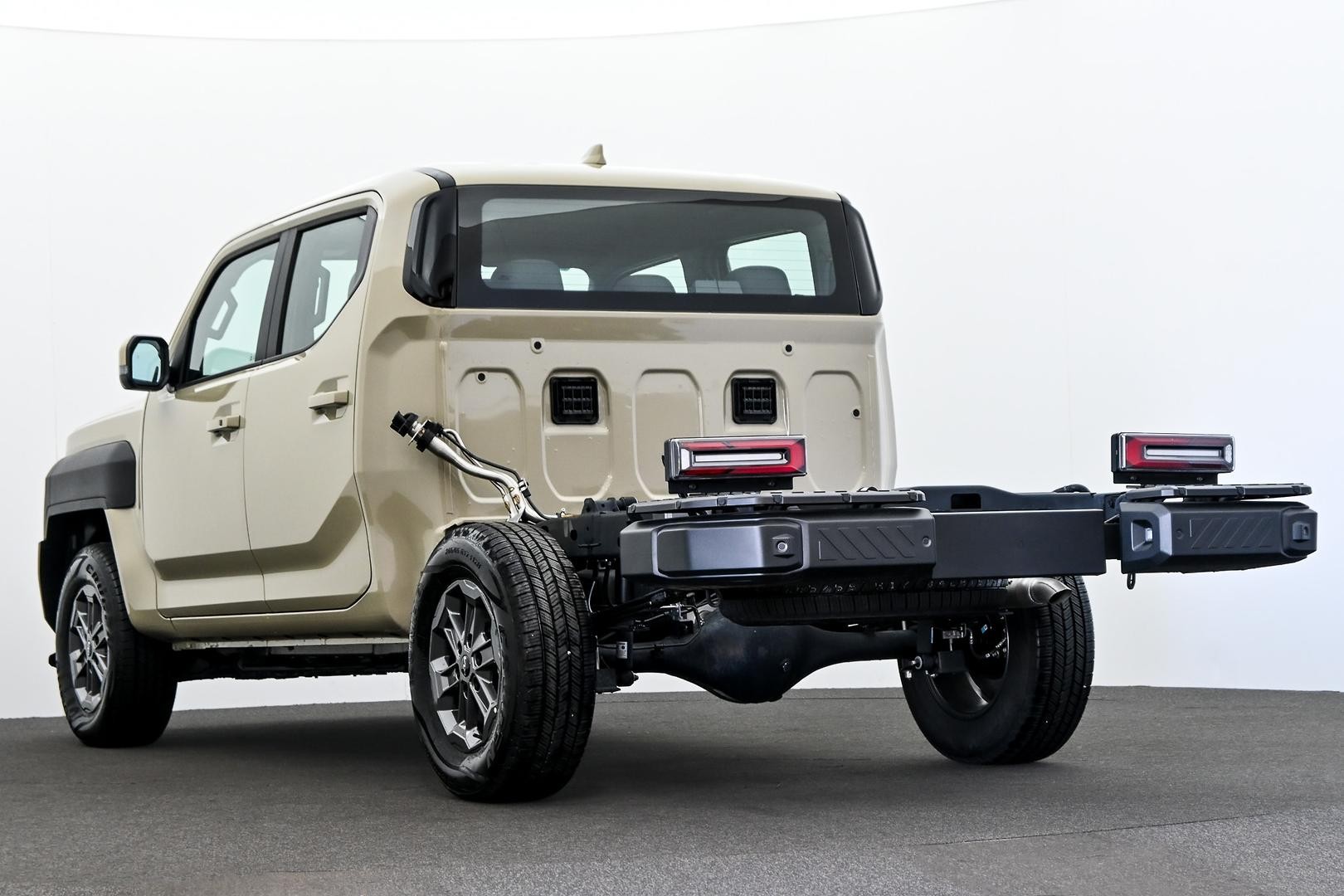 Kia Tasman image 4