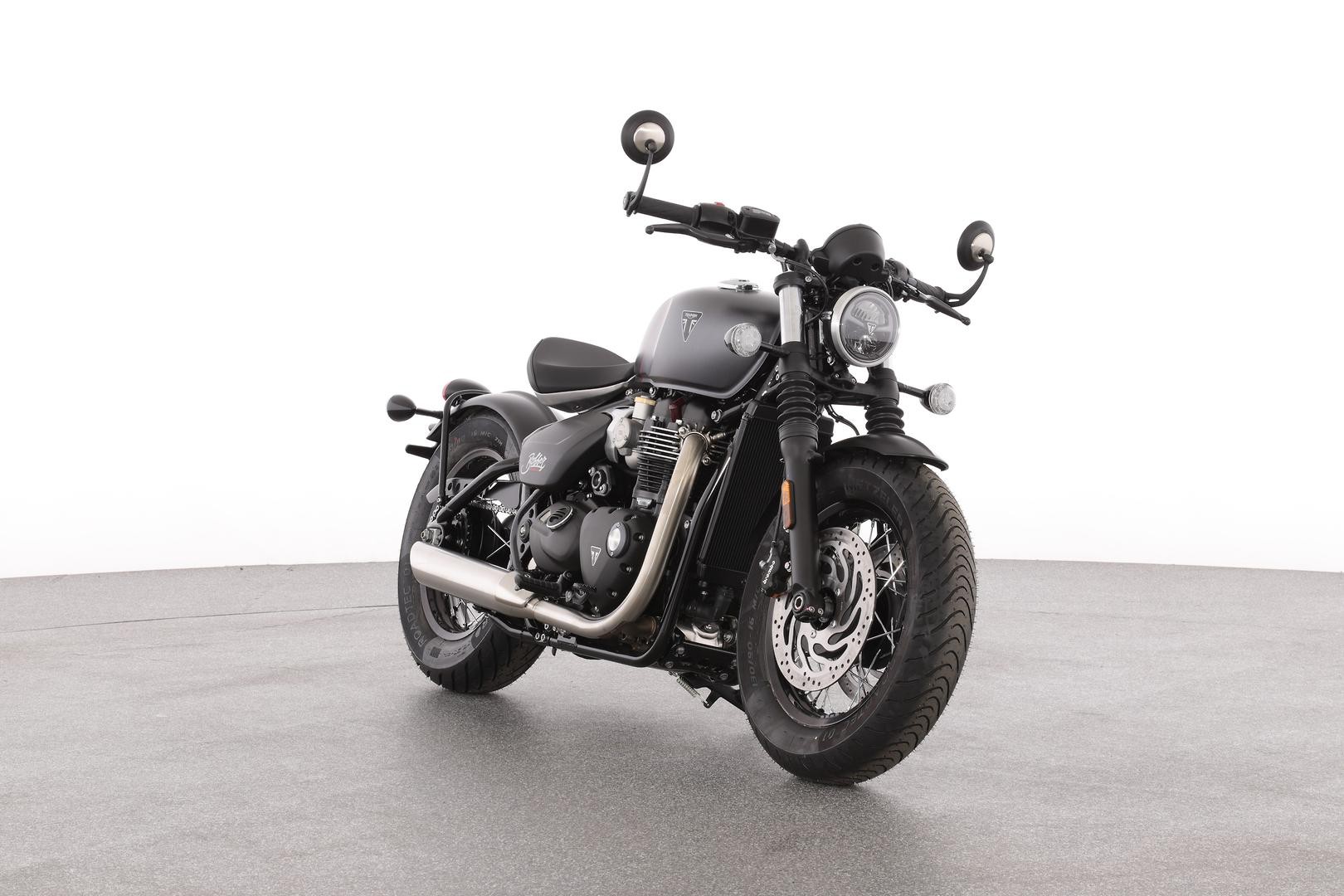 Triumph Bonneville Bobber image 2