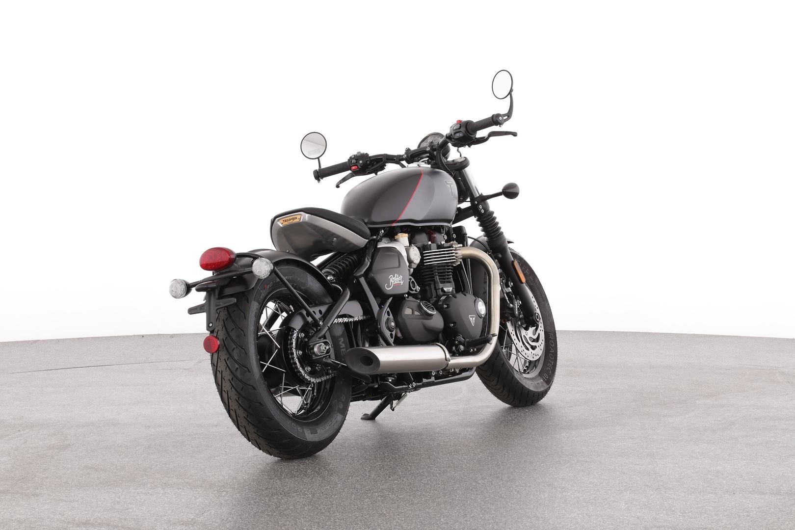 Triumph Bonneville Bobber image 3