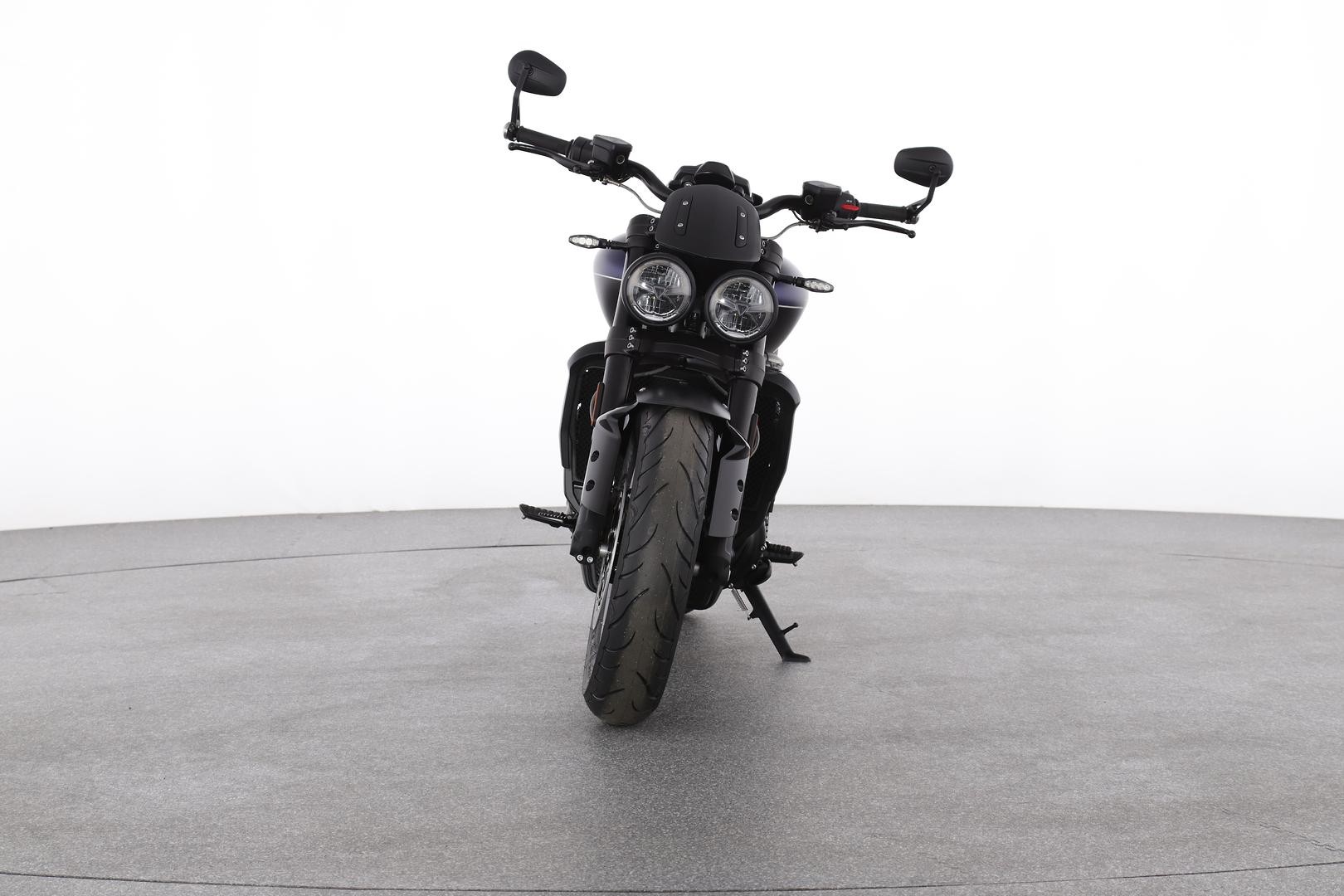 Triumph Rocket 3 R Storm image 2