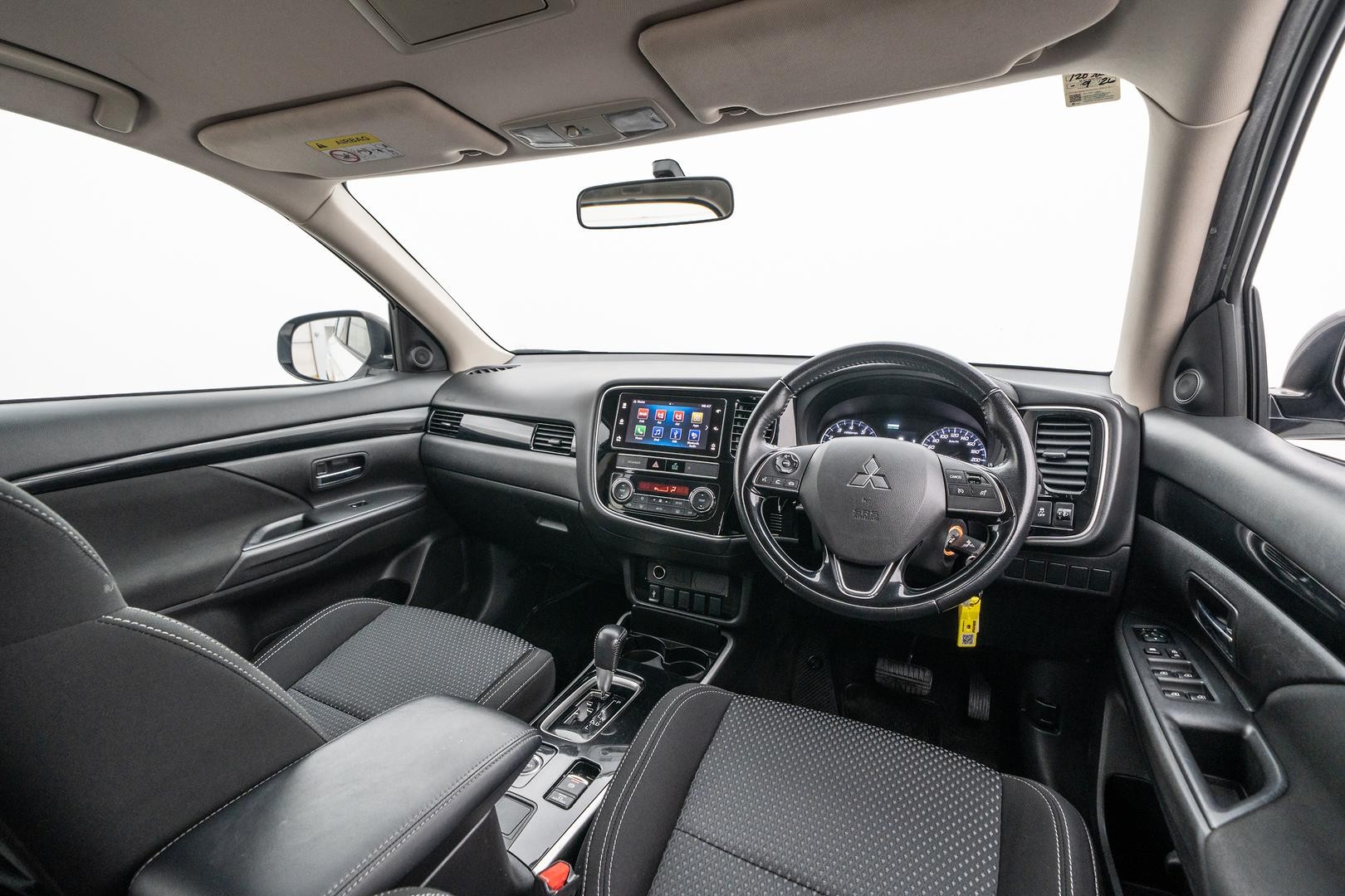 Mitsubishi Outlander image 4