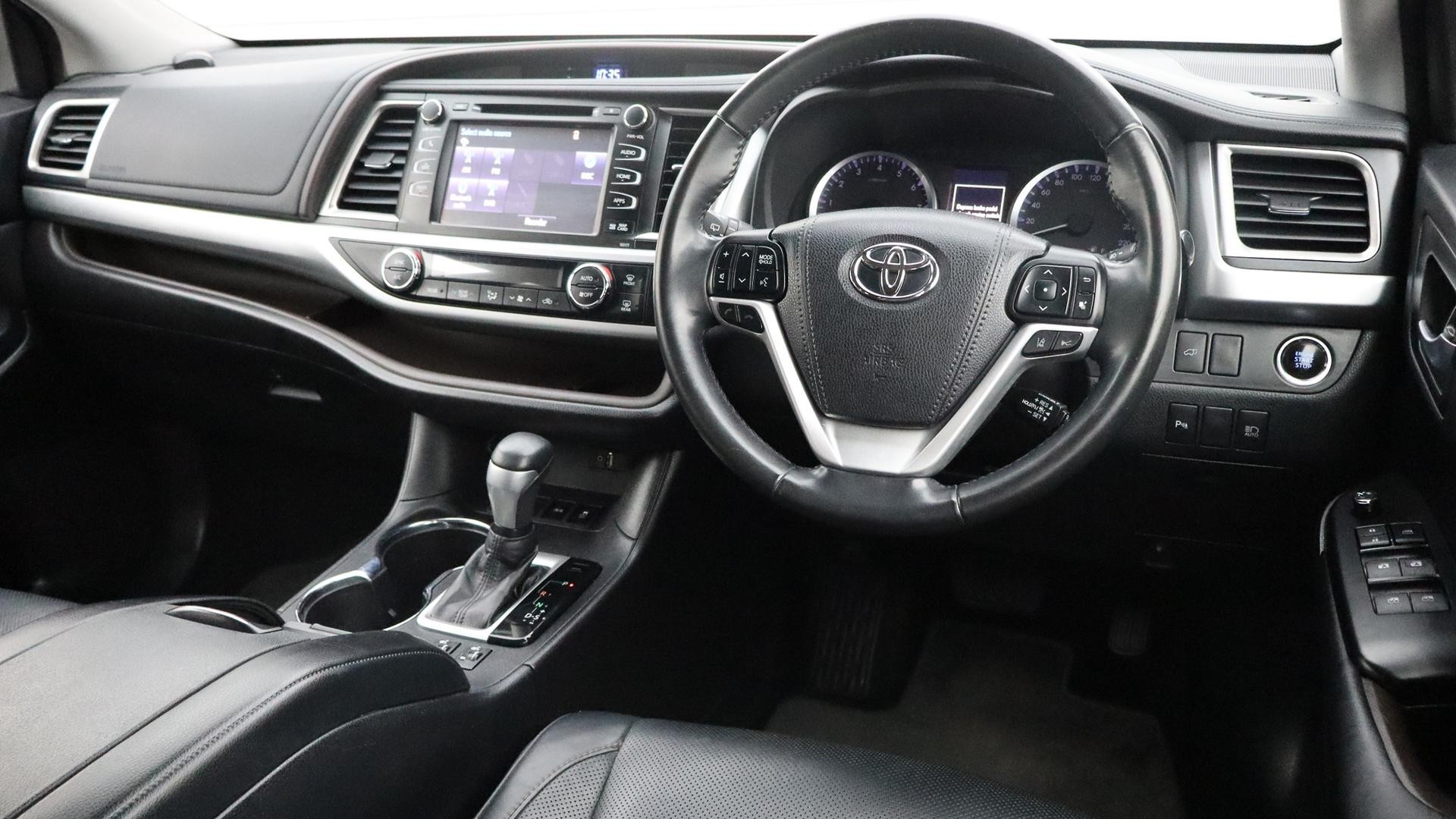 Toyota Kluger image 4