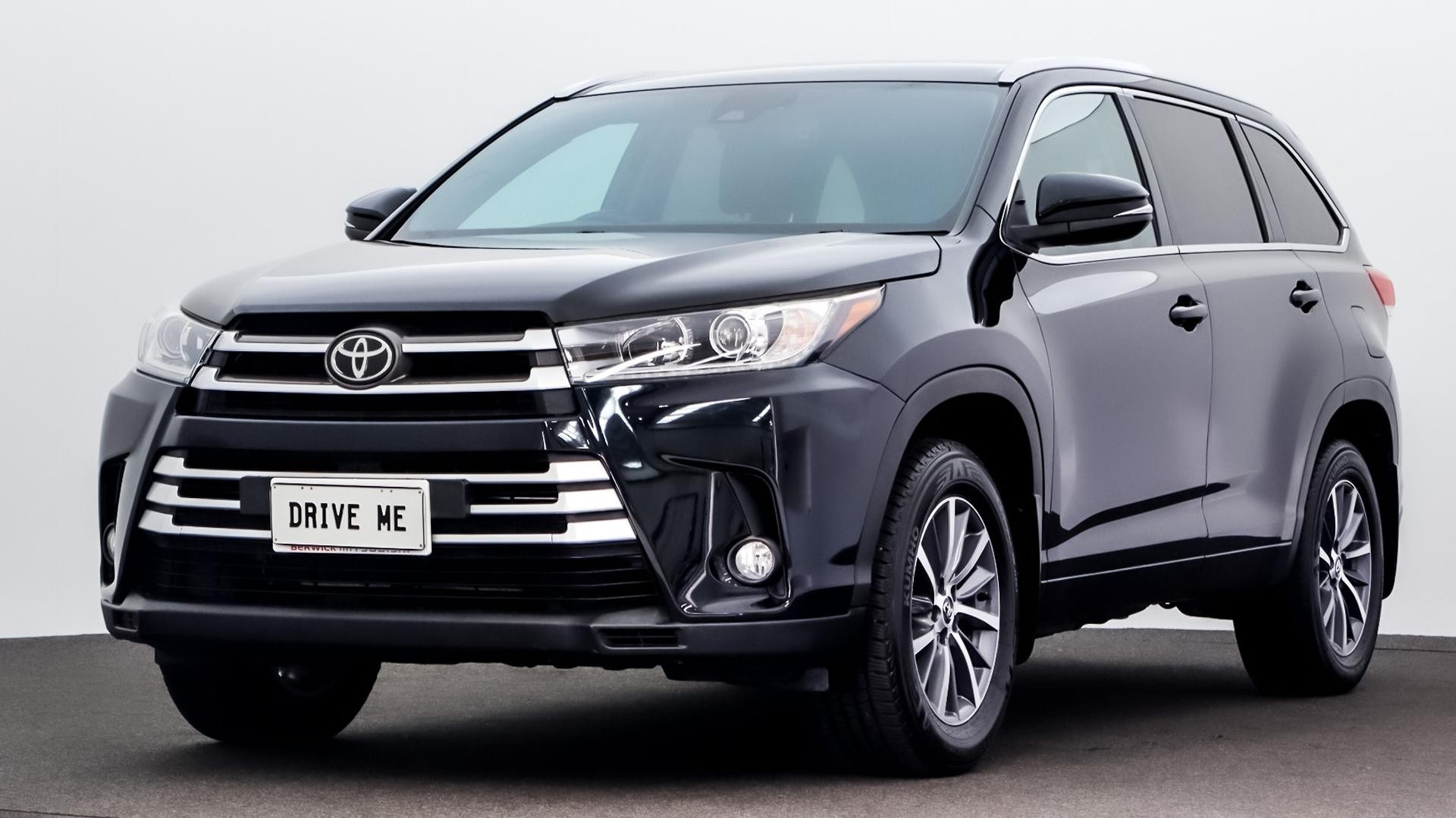 Toyota Kluger image 1