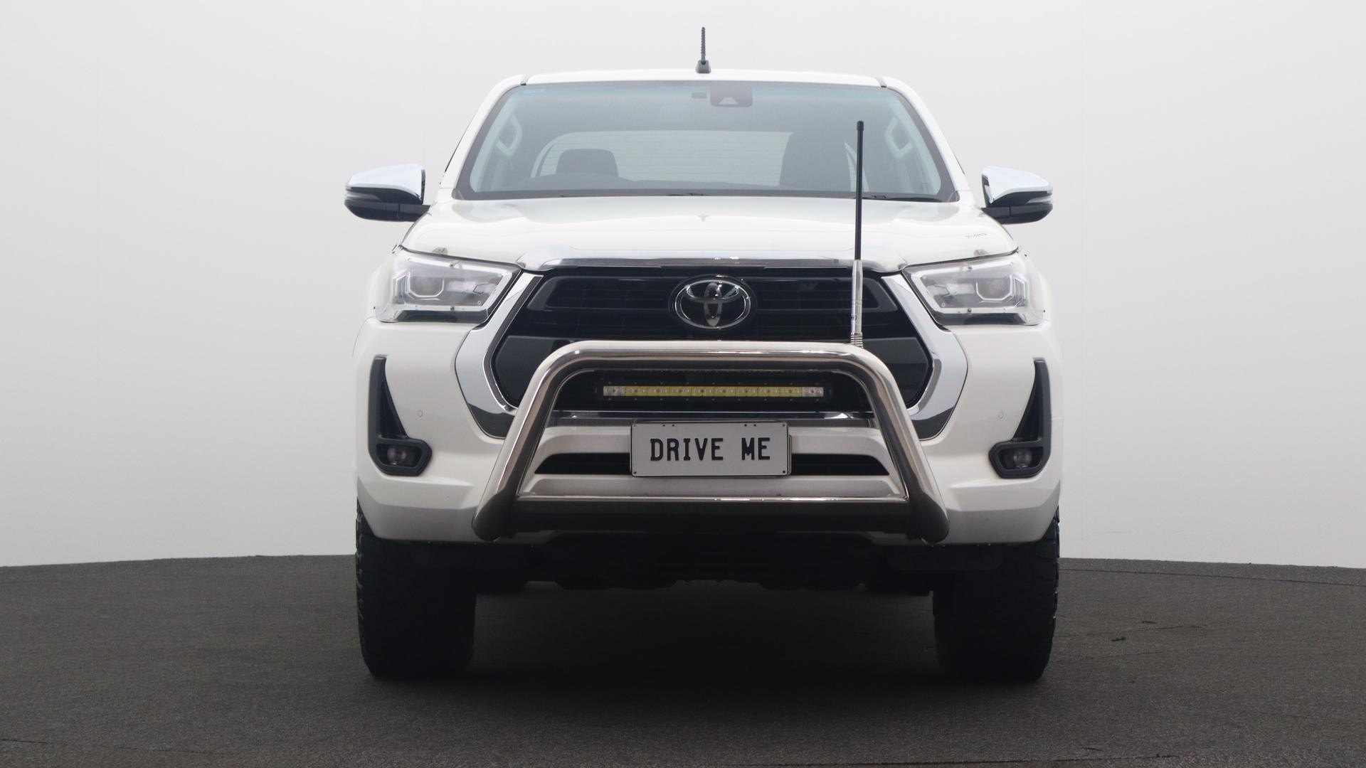 Toyota Hilux image 2
