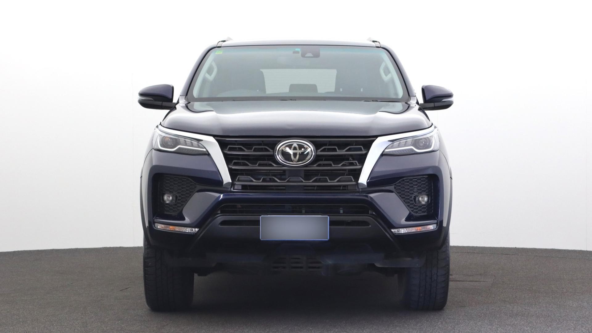 Toyota Fortuner image 2