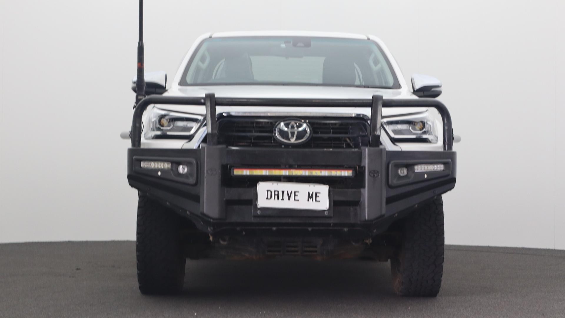 Toyota Hilux image 2