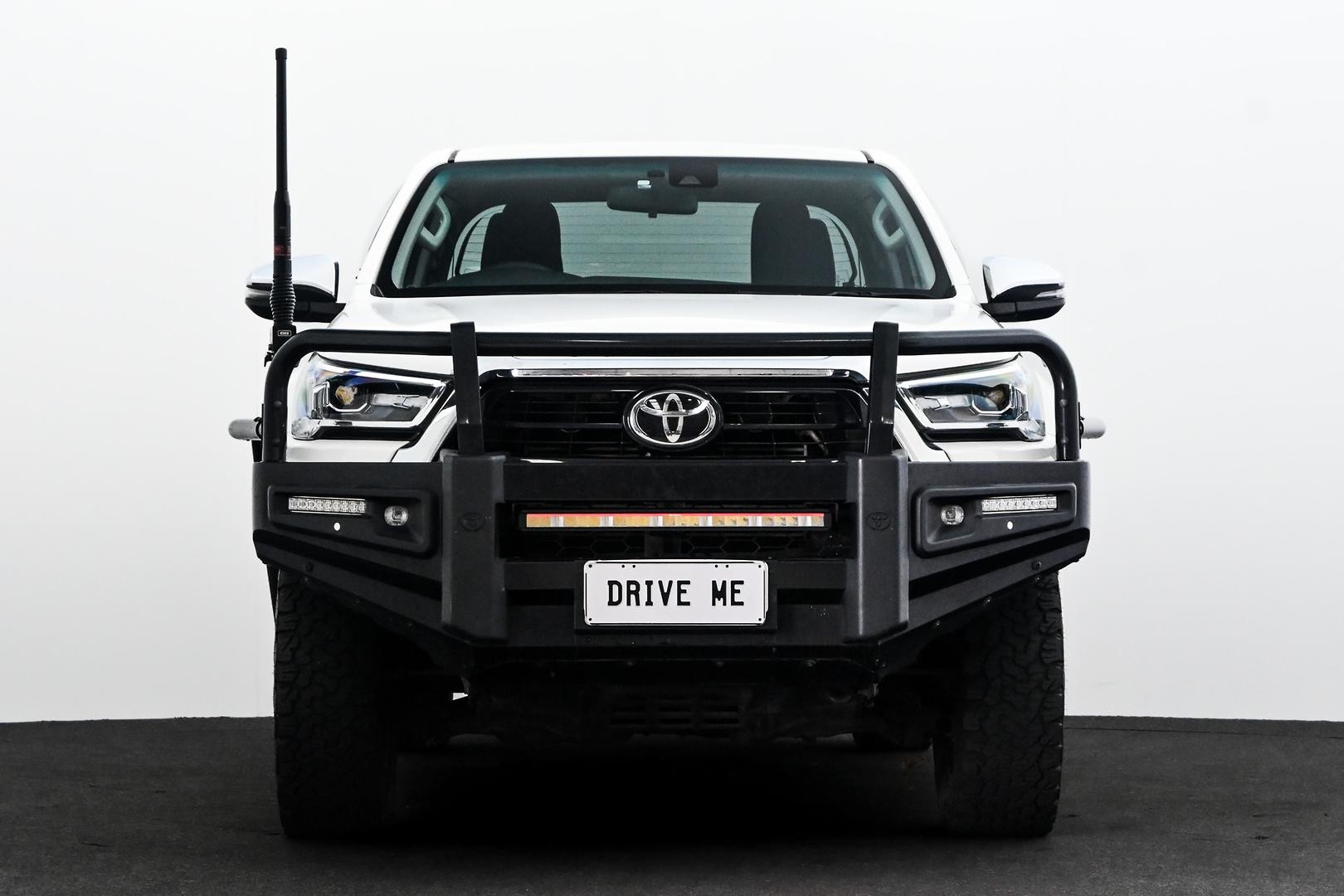 Toyota Hilux image 2