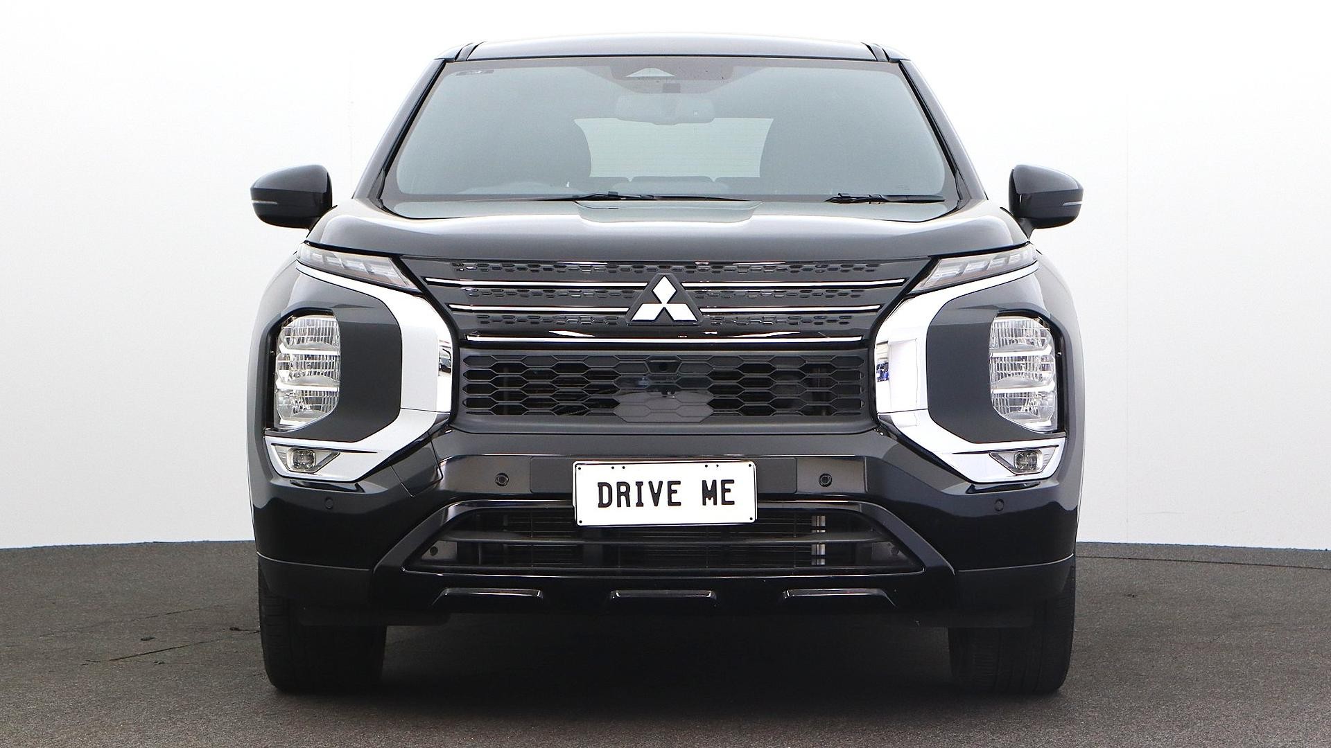 Mitsubishi Outlander image 2