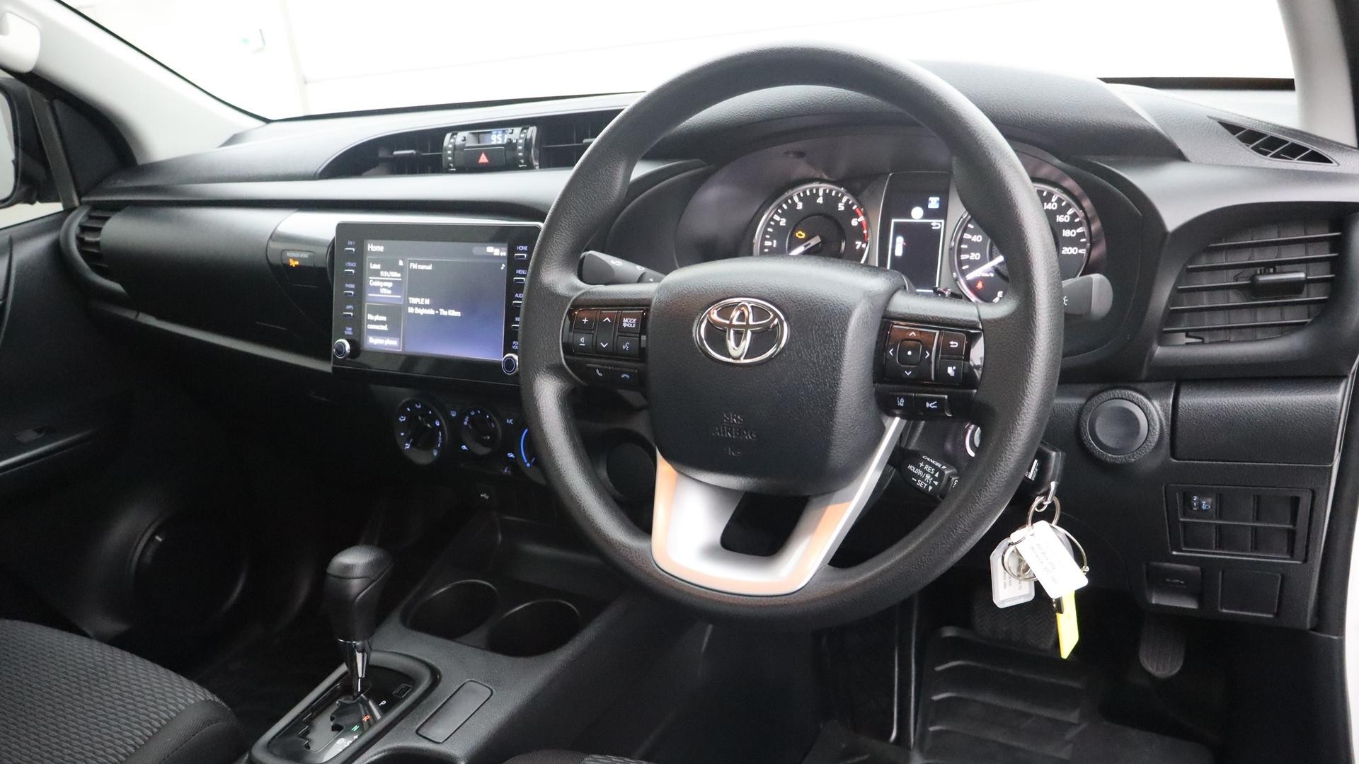 Toyota Hilux image 4