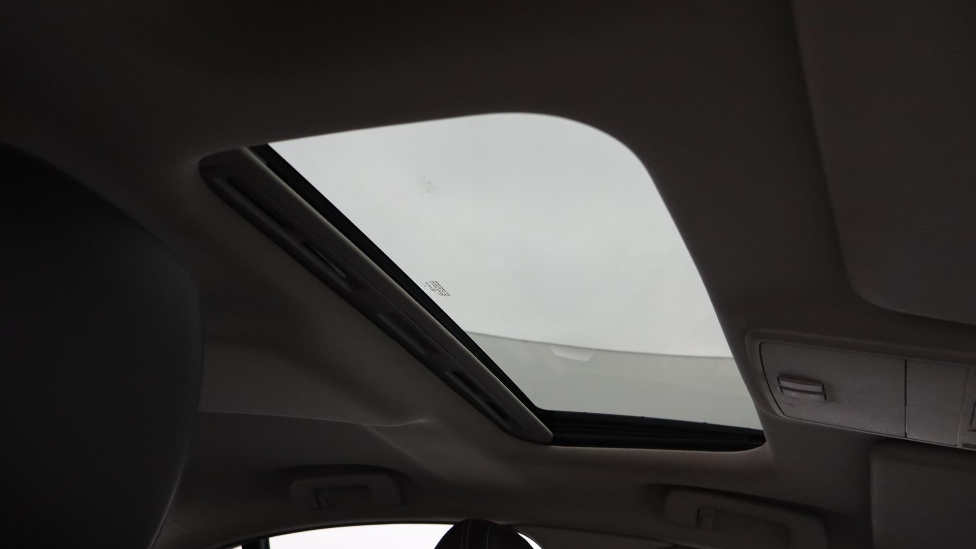 Holden Commodore image 4