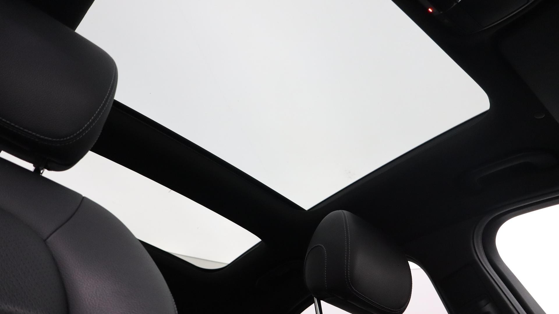 Mercedes Benz C-class image 4