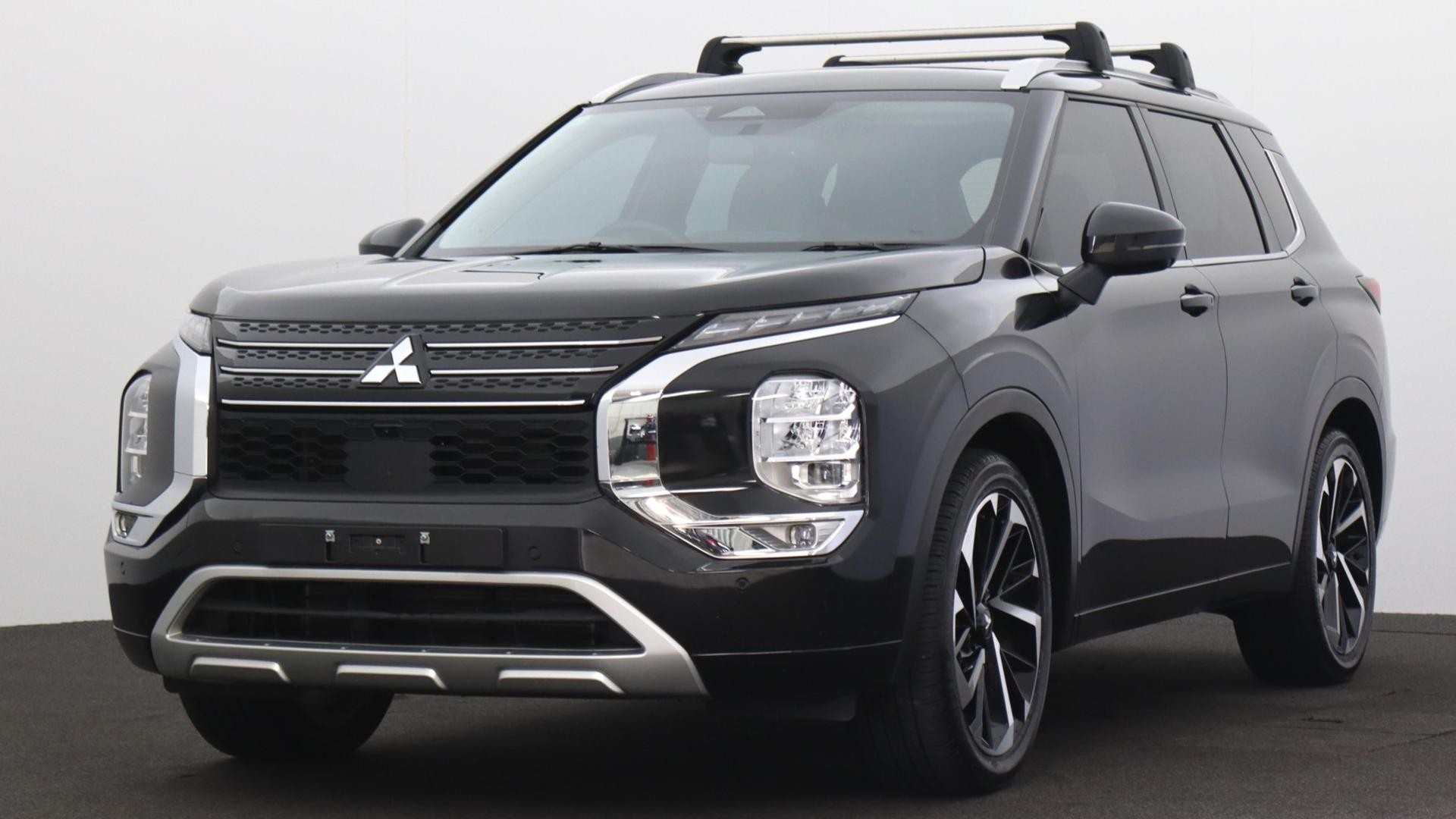 Mitsubishi Outlander image 1