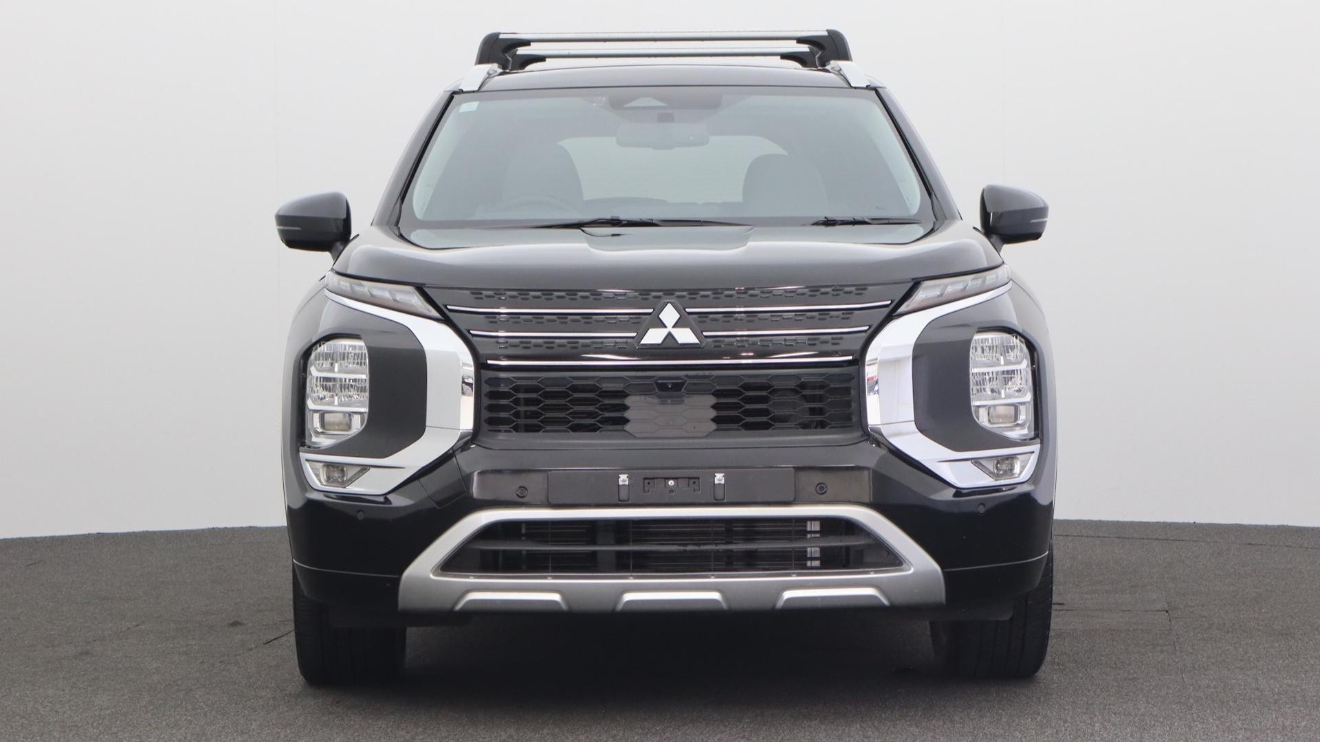 Mitsubishi Outlander image 2