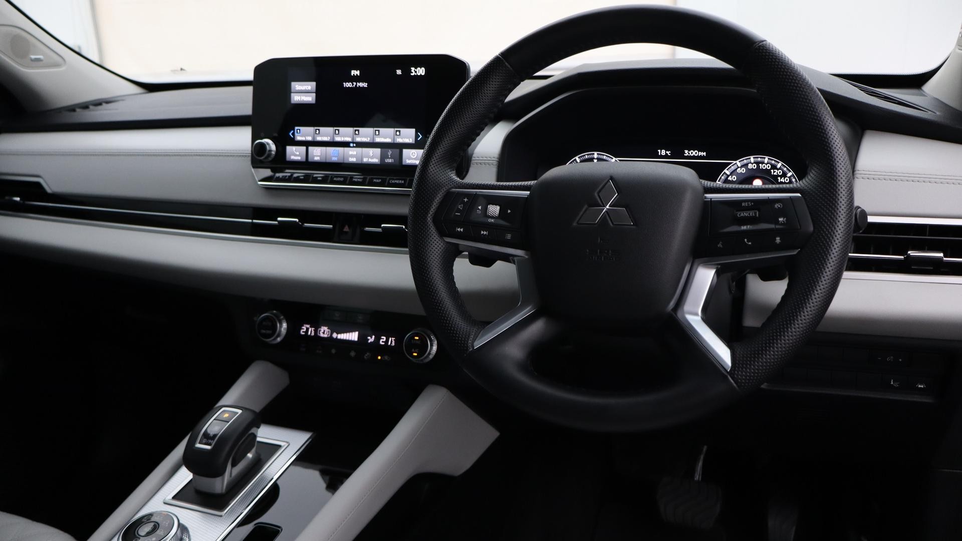 Mitsubishi Outlander image 4